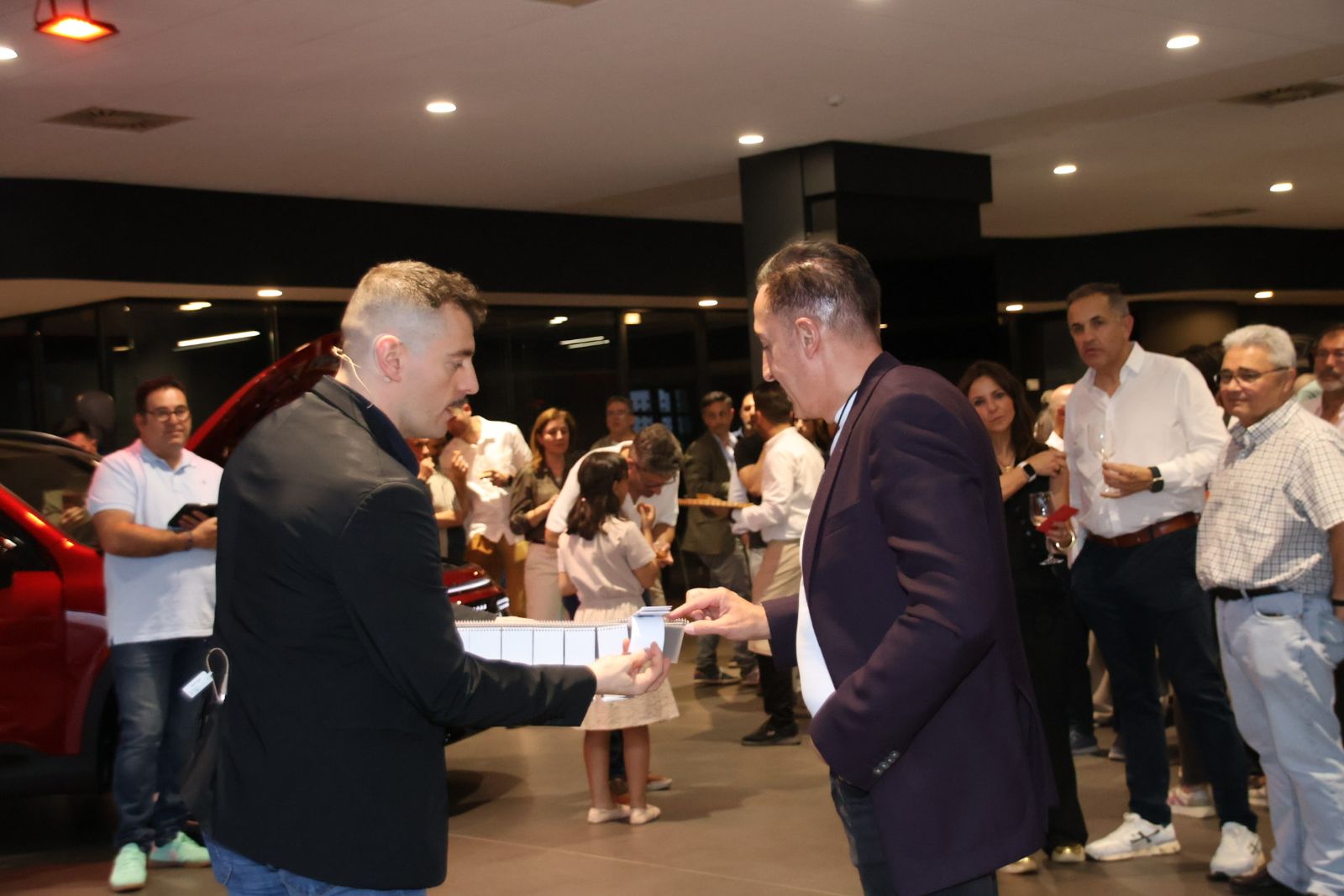 Presentación dos coches en la mercedes