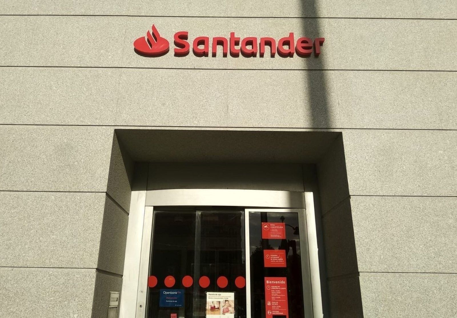 Una oficina de Banco Santander en Madrid.