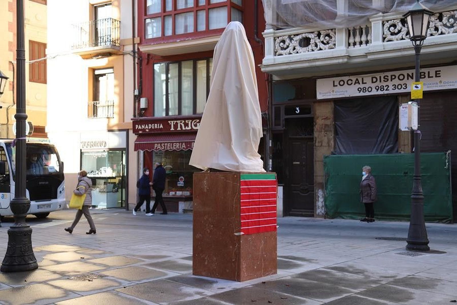 Sagasta escultura adan (2)