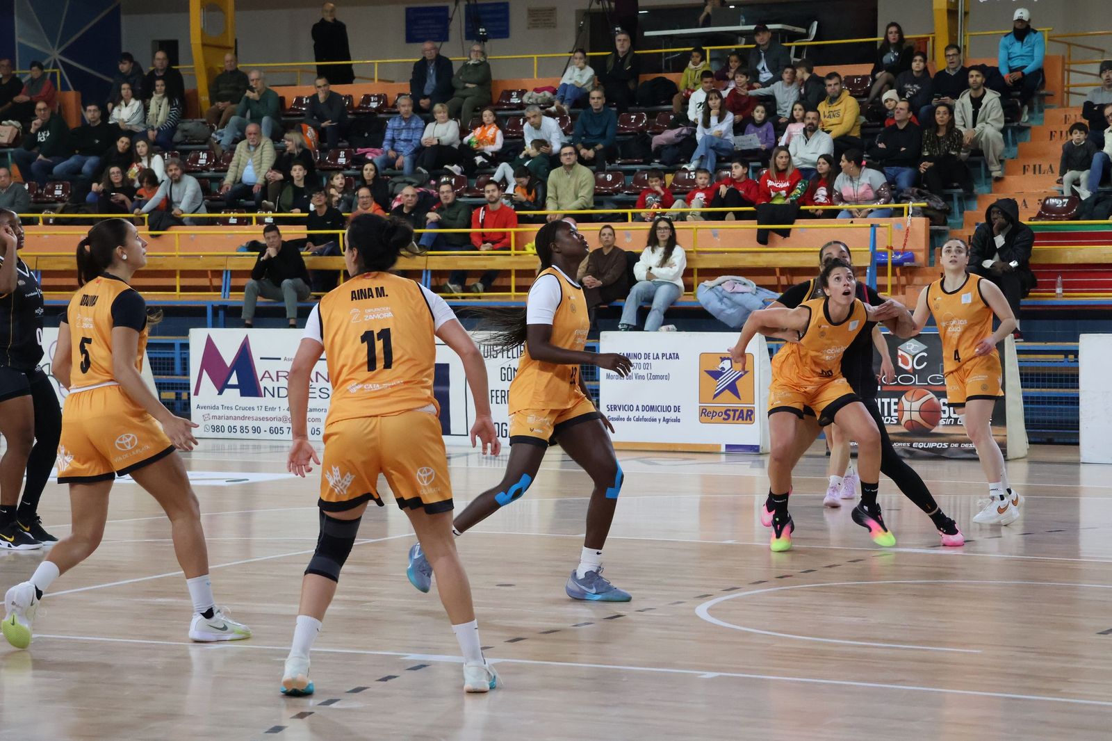 Partido entre CD Zamarat y Cajasol Baloncesto Sevilla