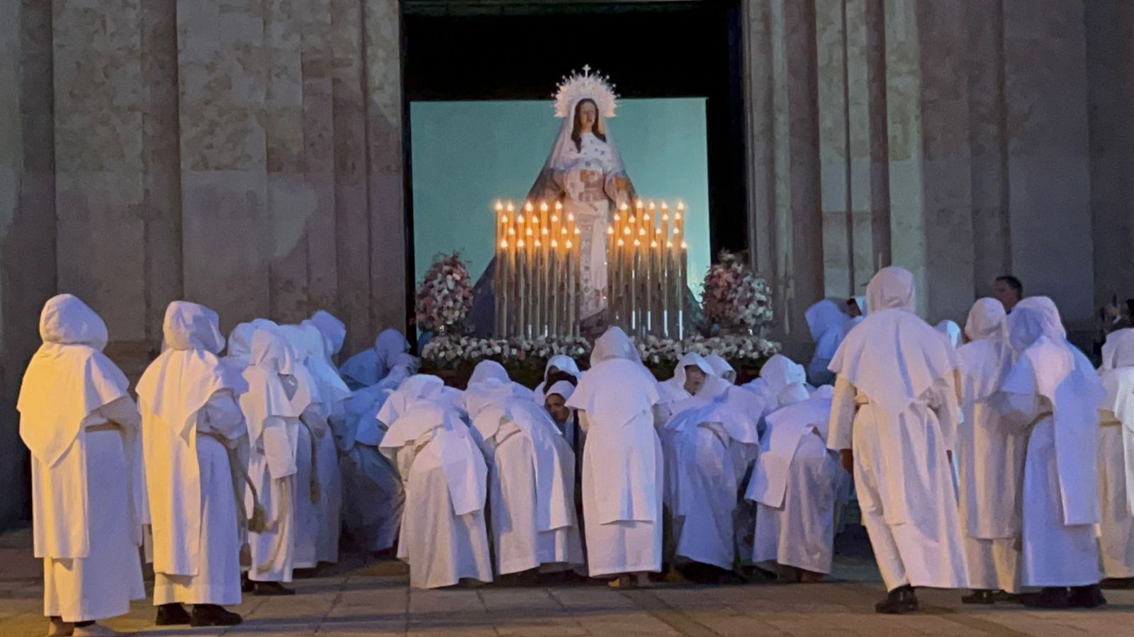 María Nuestra Madre y el Cristo del Amor y de la Paz en la procesión de la Semana Santa 2026 en Salamanca