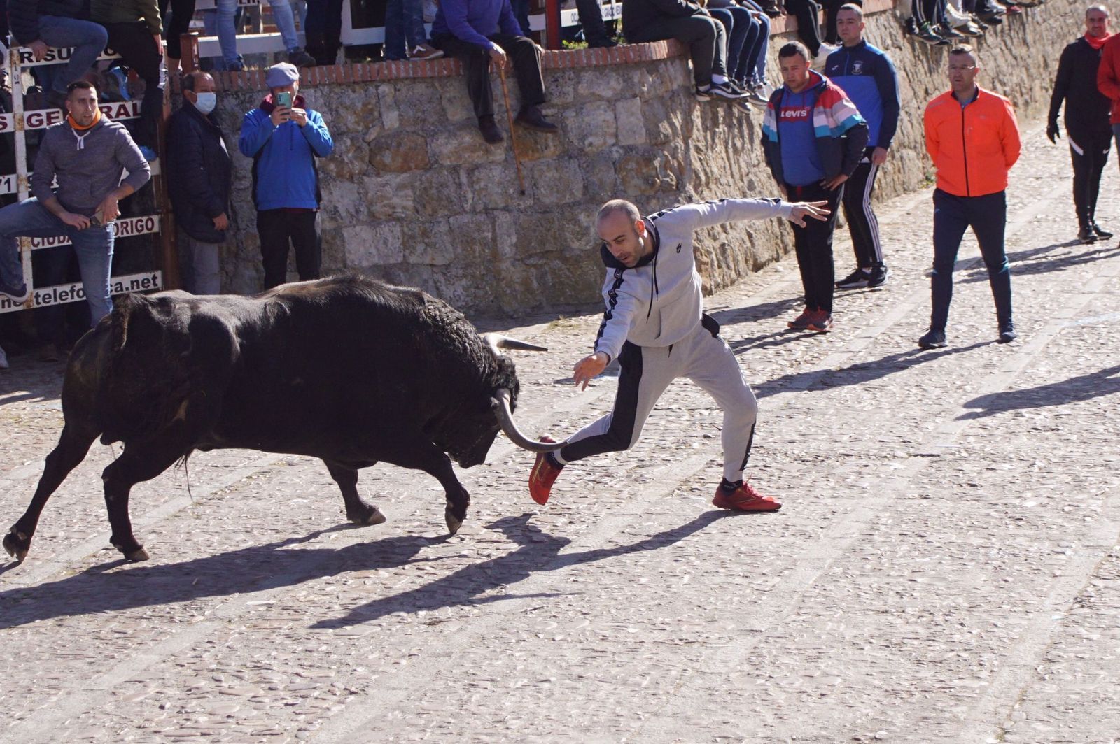 encierro-capea-y-ambiente-en-ciudad-rodrigo-en-este-lunes-de-carnaval-47