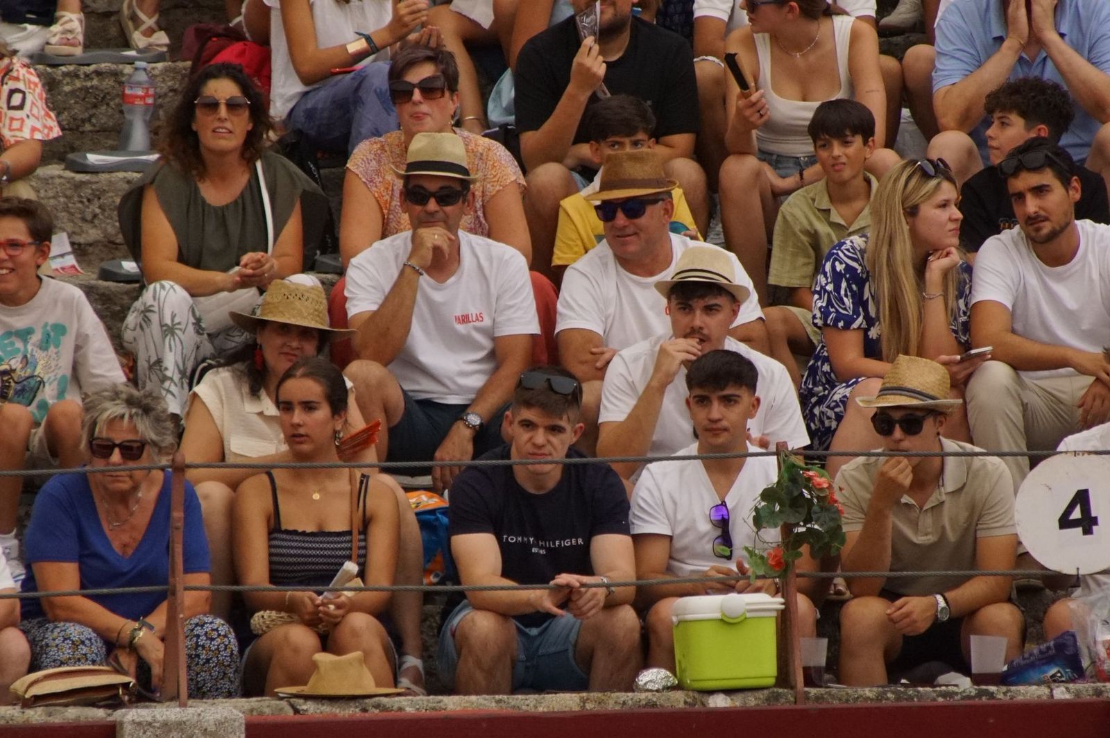 Javier Castaño se despide de Guijuelo y Damián Castaño, su hermano, e Ismael Martín salen a hombros en Guijuelo