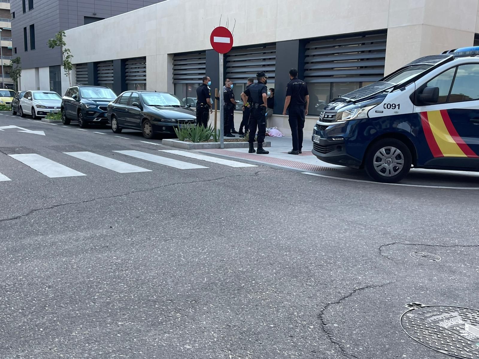 policia-nacional-en-calle-arapiles-13