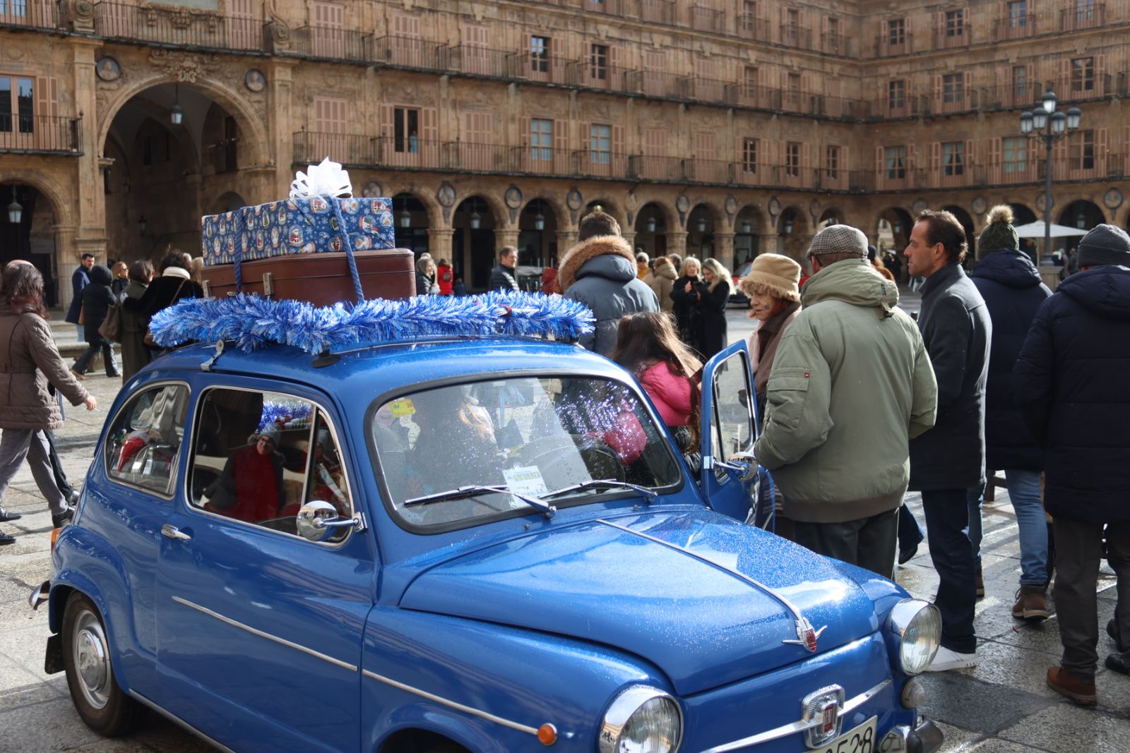 Exposición vehículos Día del Guardia Urbano en la Plaza Mayor de Salamanca