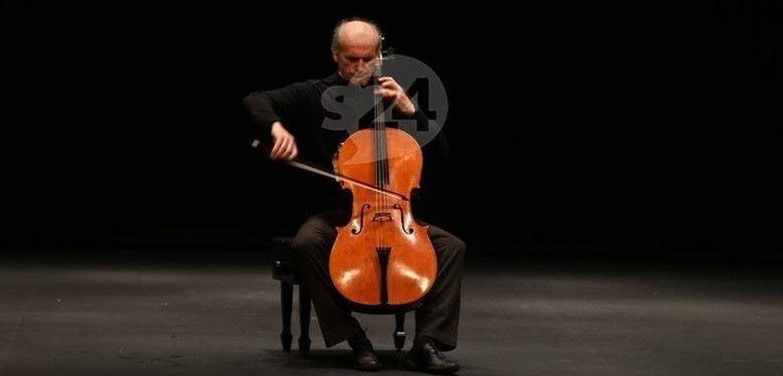 El violonchelista Roel Dieltiens ofrece un concierto en el Teatro Liceo