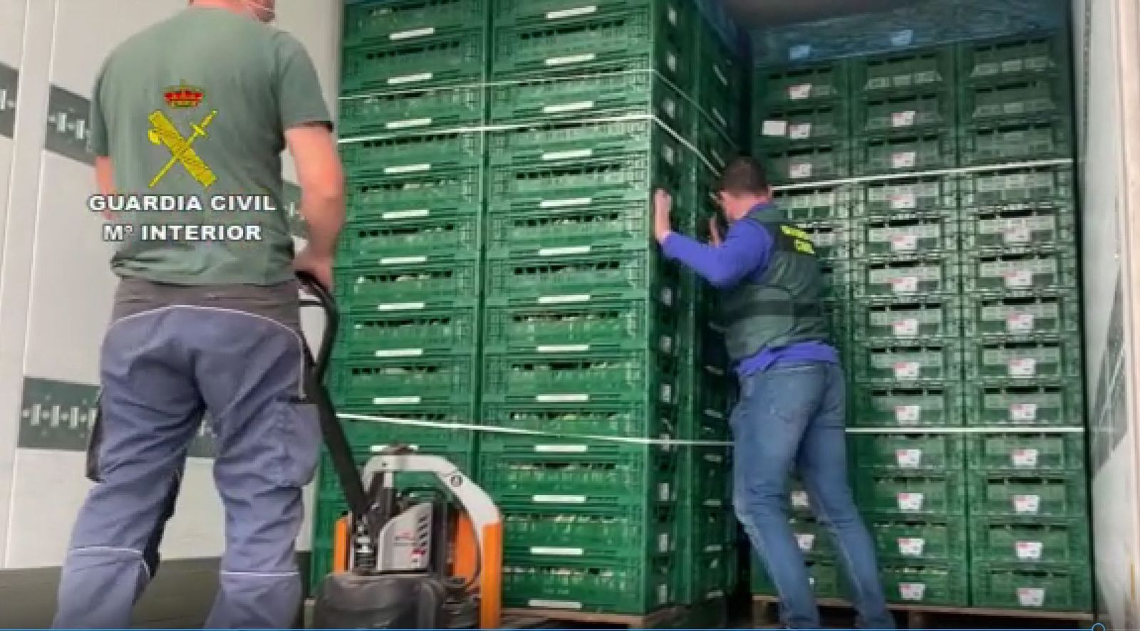 La Guadia Civil encuentra la droga oculta en el camión