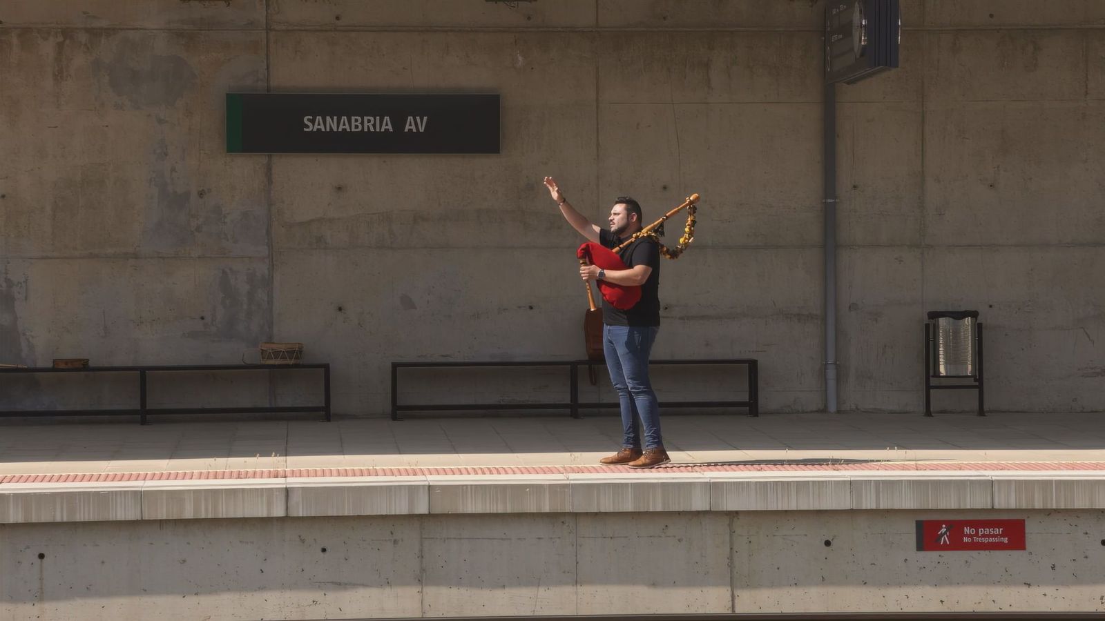El arte alza la voz contra el abandono ferroviario de Sanabria El arte alza la voz contra el abandono ferroviario de Sanabria