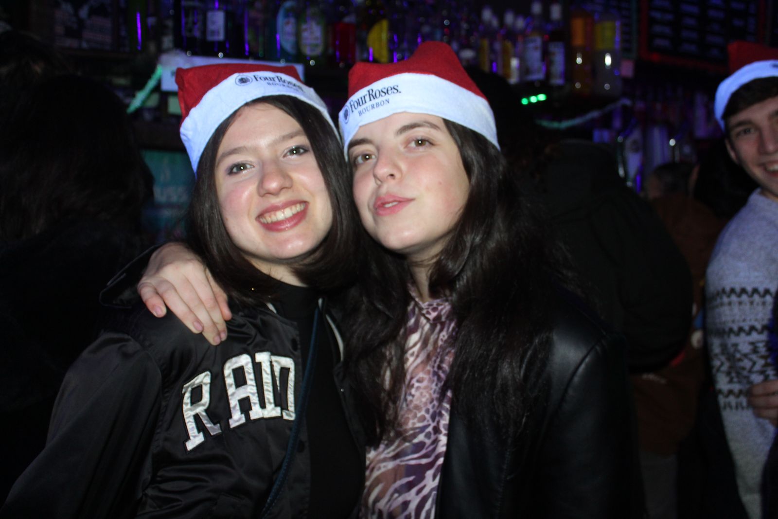 El Fin de Año Universitario continua por los bares de la capital del Tormes tras las doce campanadas