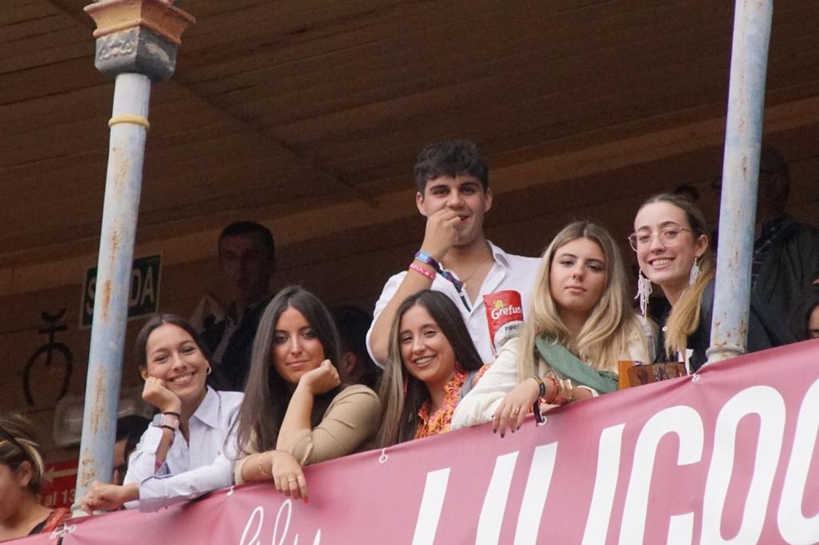 tendidos-de-la-glorieta-durante-la-corrida-de-garcia-y-olga-jimenez-75