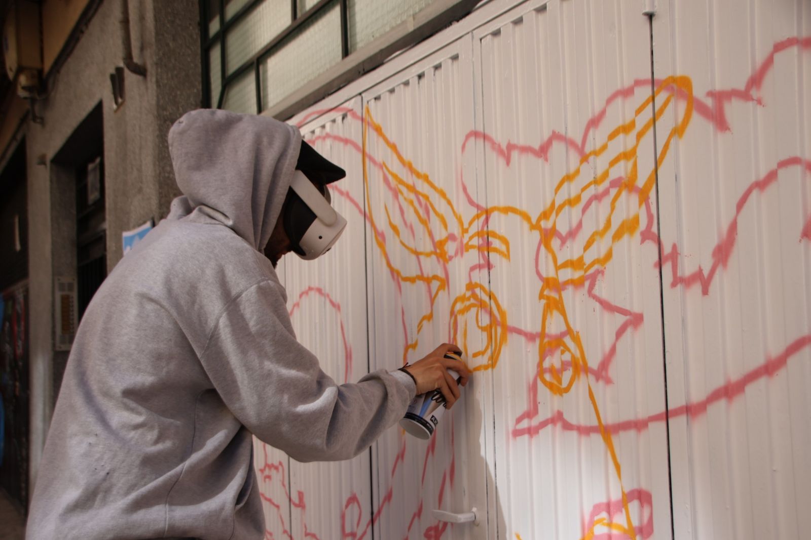 Los artistas de la Plaza del Oeste comienzan a pintar los murales