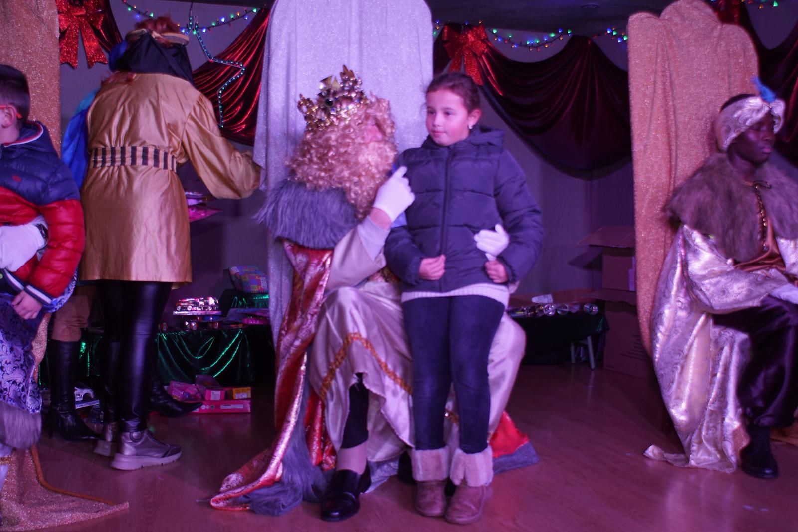 Los Reyes Magos reciben las cartas de los niños de El Encinar