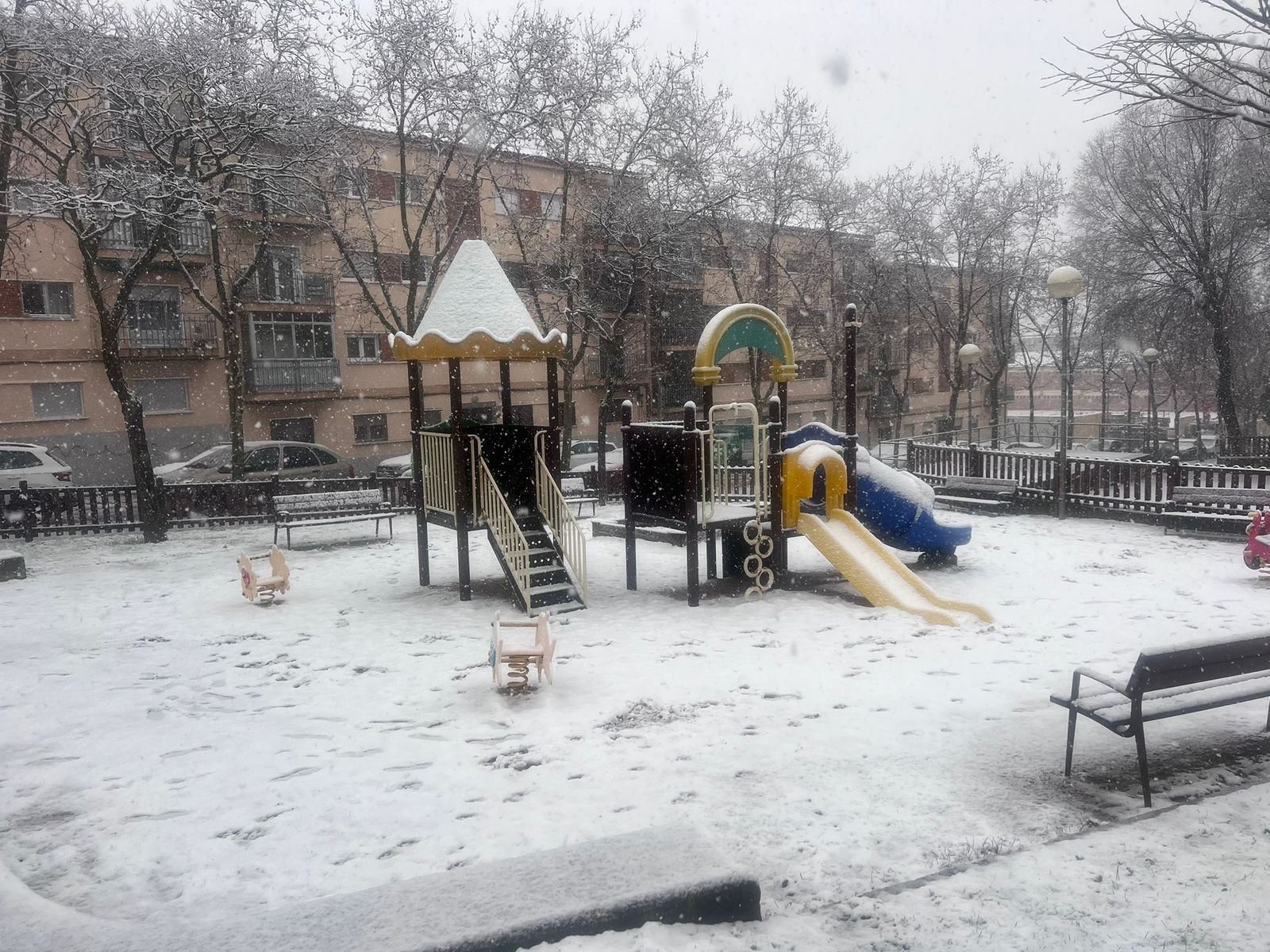 La nieve anega carreteras y tiñe de blanco Salamanca capital y provincia: imágenes de la nevada de este 28 de enero