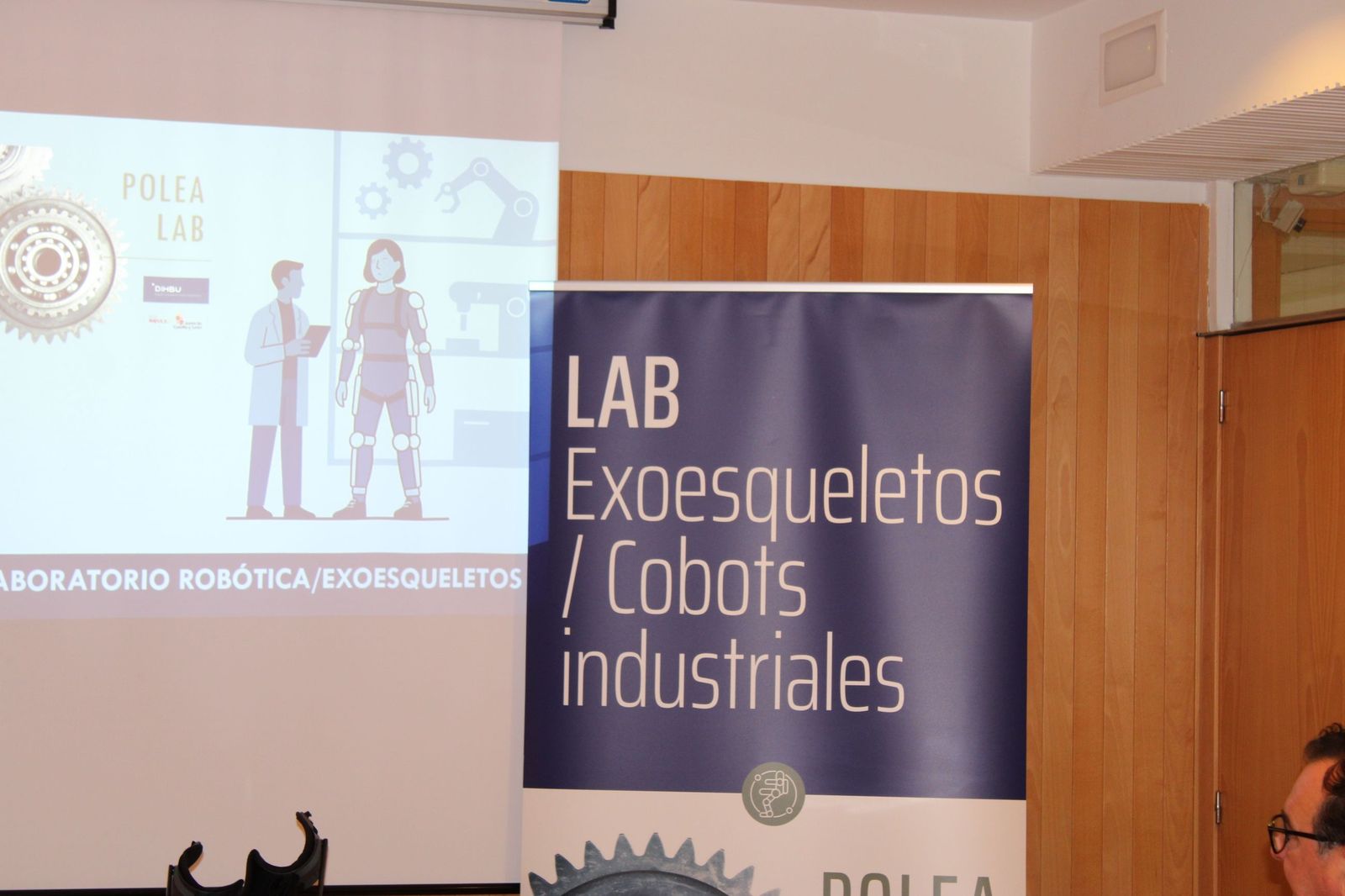 Demostración del funcionamiento de exoesqueletos industriales