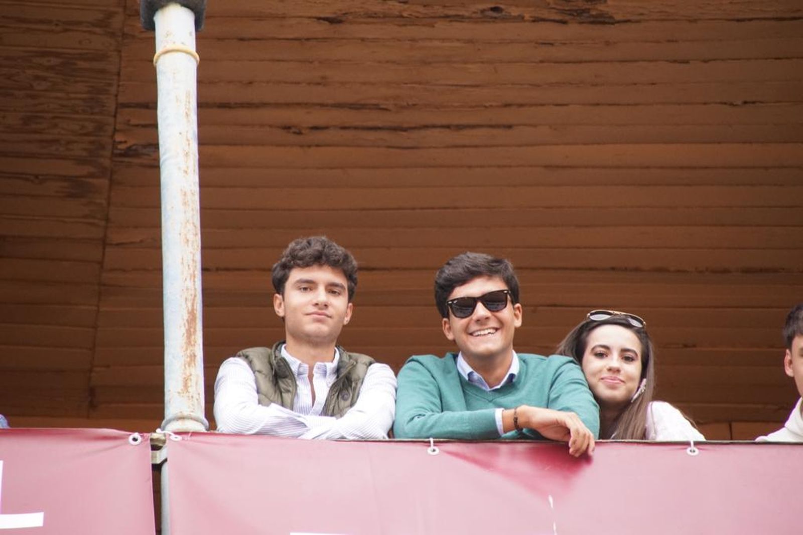 tendidos-de-la-glorieta-durante-la-corrida-de-garcia-y-olga-jimenez-36