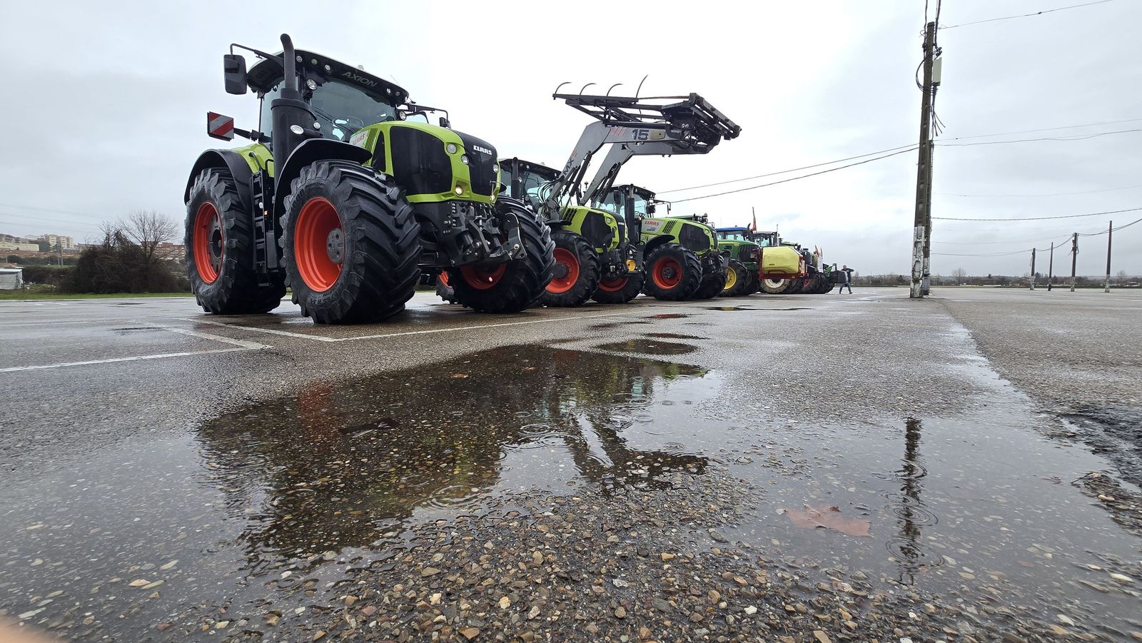 En imágenes la marcha con tractores y vehículos de campo en Salamanca en protesta contra Mercosur