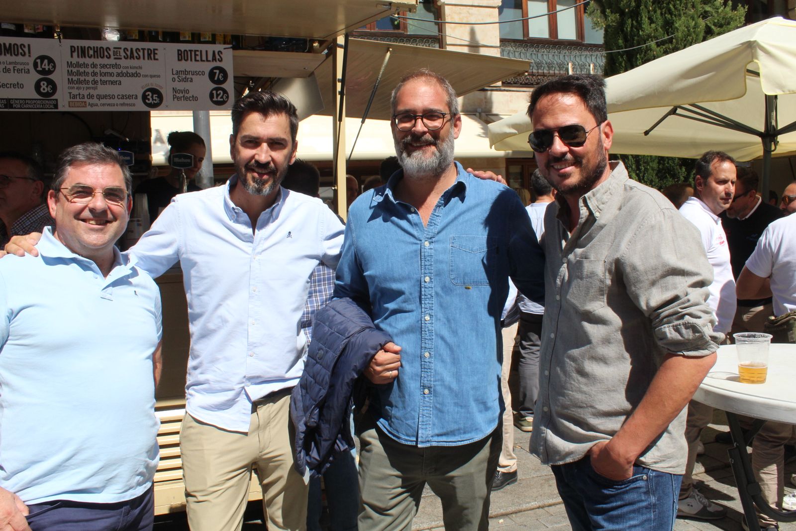 Ambiente en la Feria de Día en el mediodía de este jueves