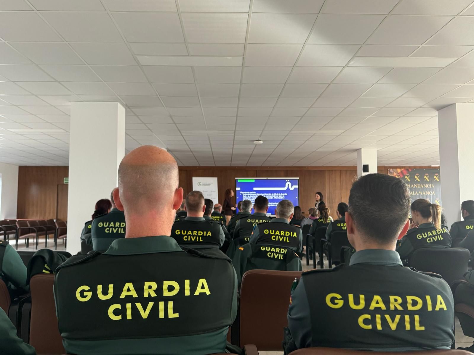 La AECC y Guardia Civil rompen el silencio del cáncer en zonas rurales de Salamanca