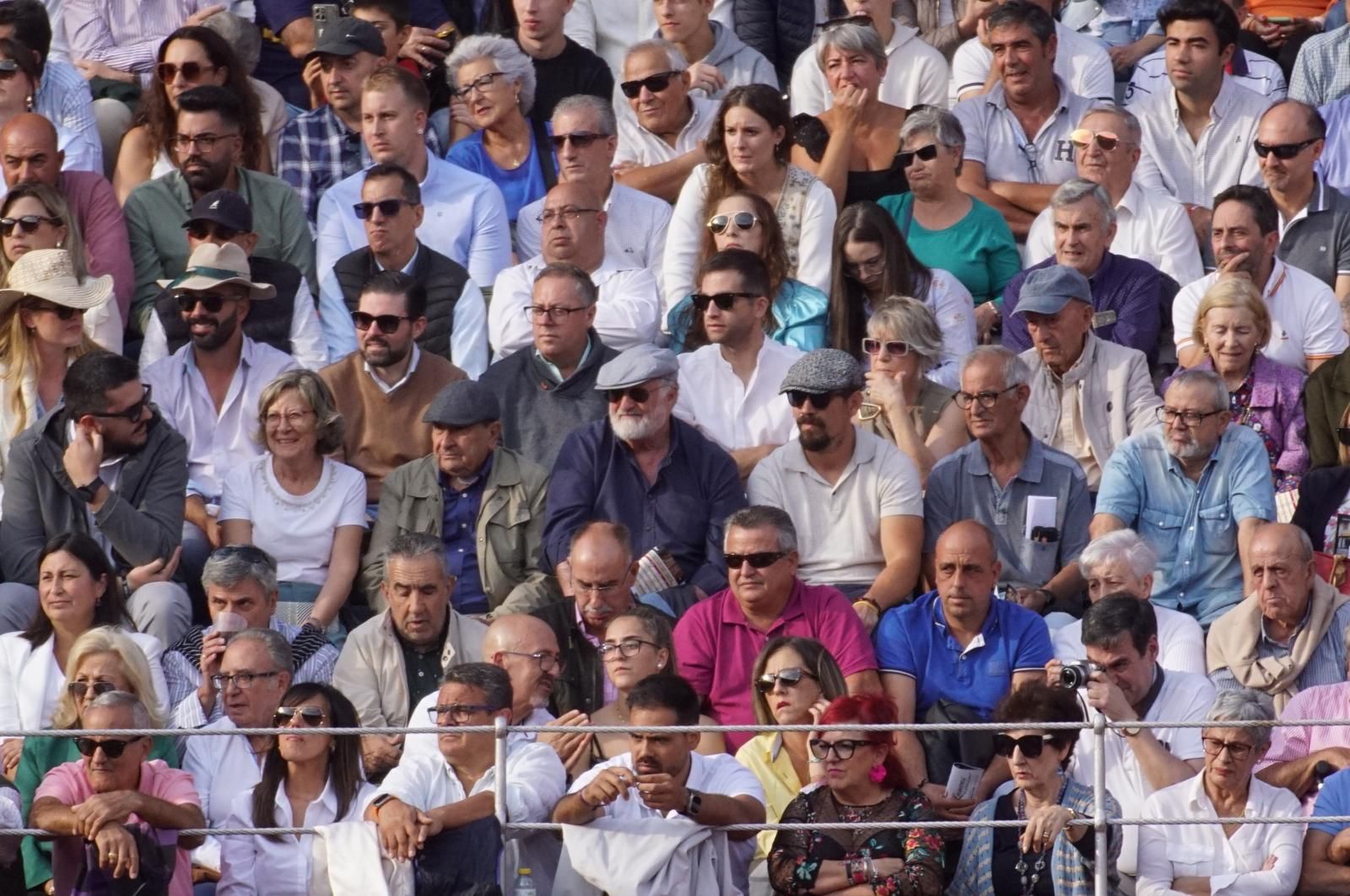 resumen-fotografico-del-ambiente-en-los-tendidos-de-la-glorieta-durante-la-corrida-concurso-22-de-septiembre-fotos-juanes-87