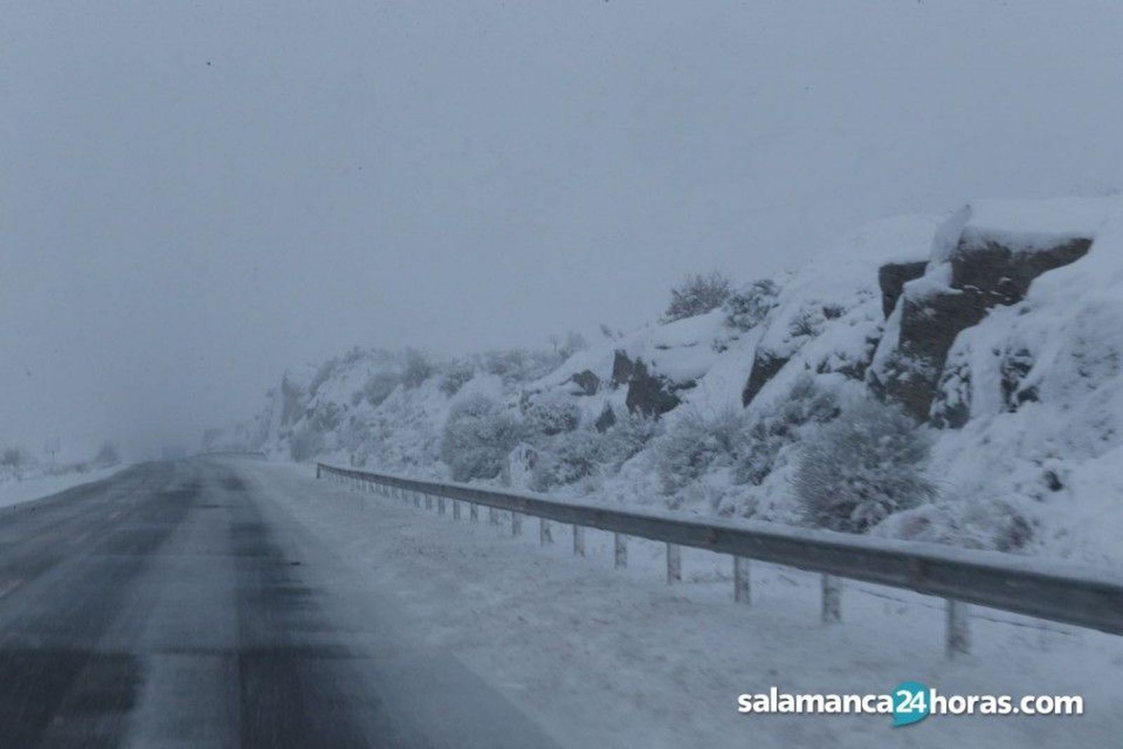 Nieve en una carretera de Salamanca
