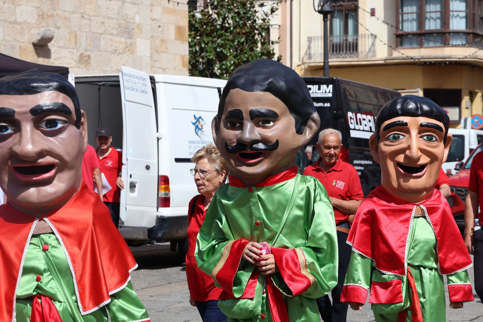 Pasacalles de Gigantes y Gigantillas (19).jpg
