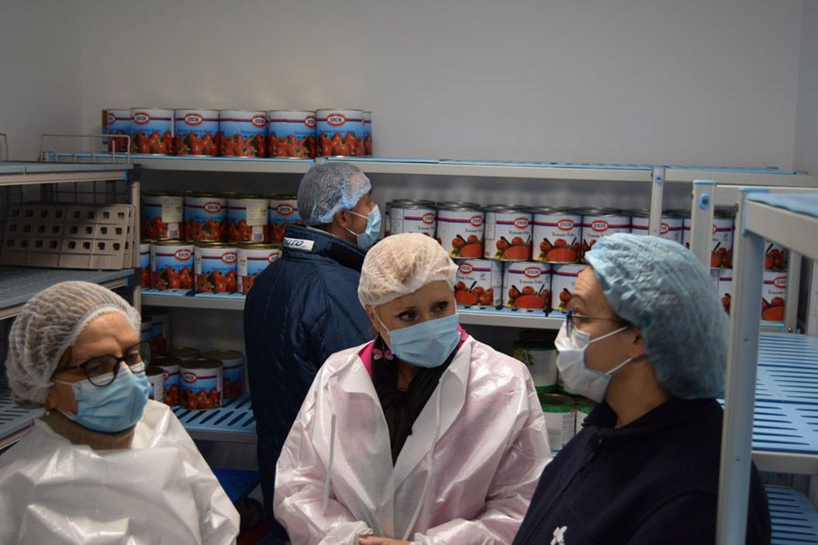 la-delegada-territorial-leticia-garcia-visita-la-cocina-de-linea-fria-del-complejo-asistencial-de-zamora-tras-las-obras-de-mejora-9