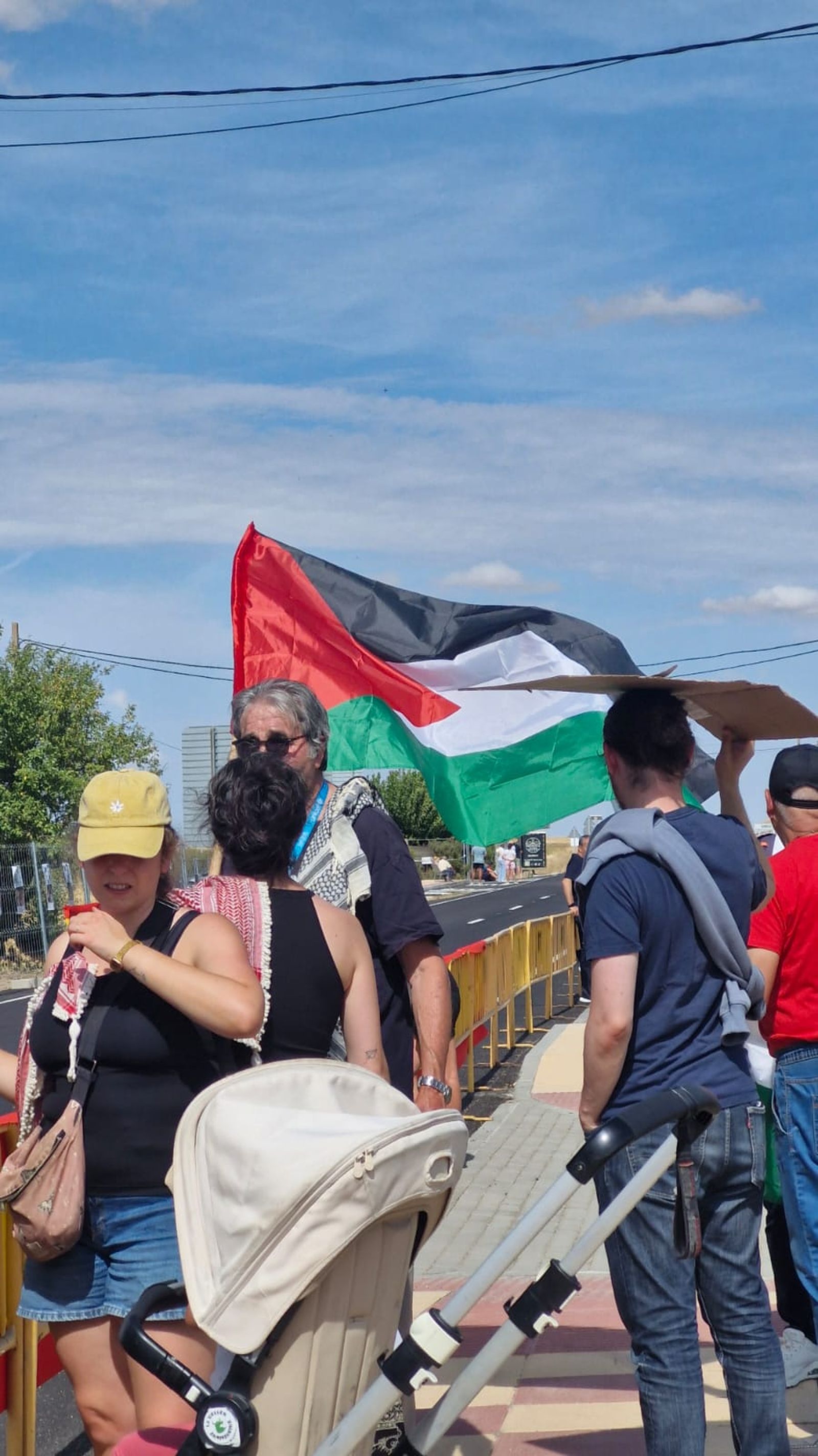 Protestas por Palestina al paso de la Vuelta Ciclista a España por Salamanca