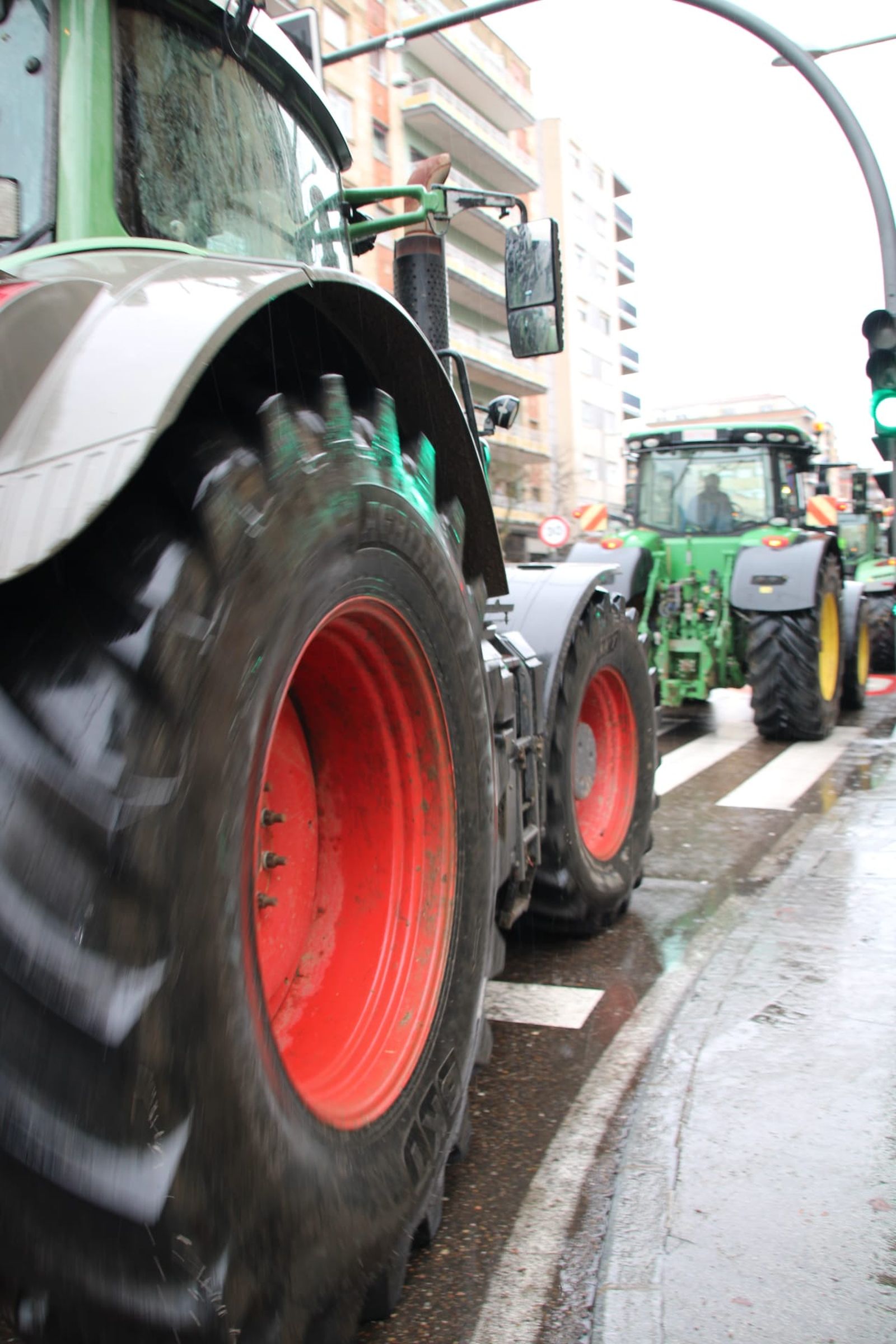 En imágenes la marcha con tractores y vehículos de campo en Salamanca en protesta contra Mercosur
