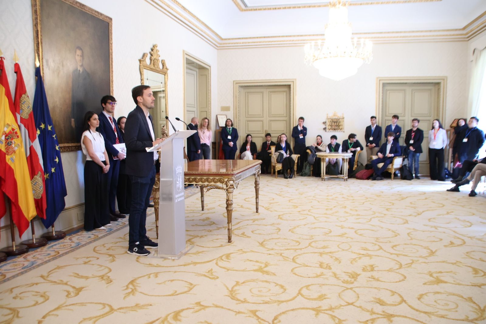 El concejal de Cultura y Turismo, Ángel Fernández, recibe a representantes de la asociación de ciencia política ASCIPO