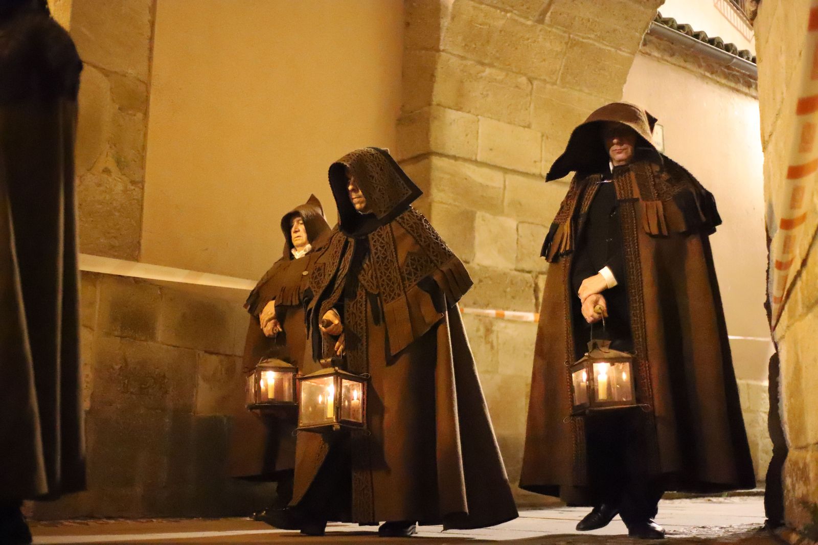 Hermandad del Santísimo Cristo del Apmaro. Las Capas Pardas 2023 (15)