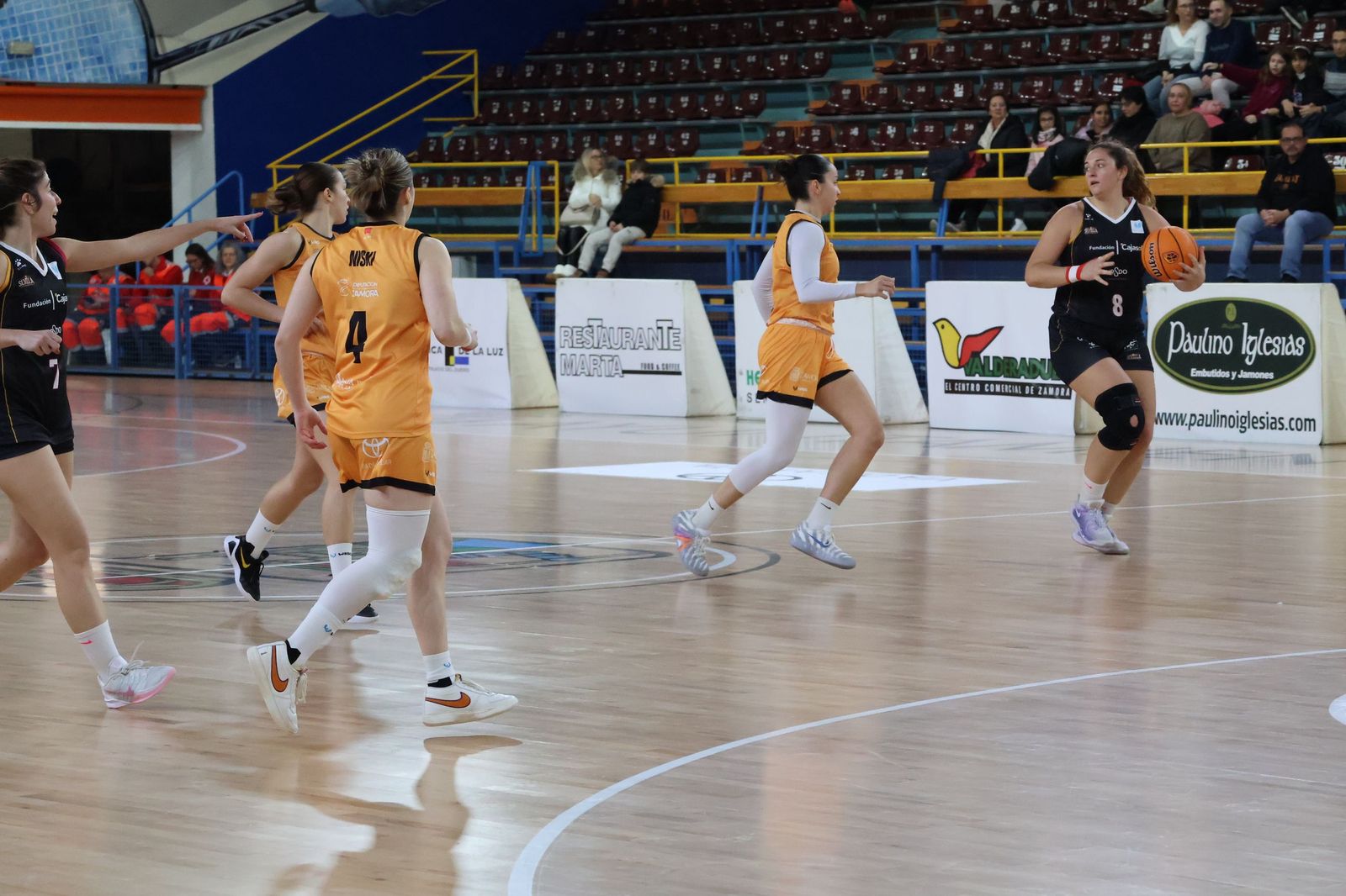 Partido entre CD Zamarat y Cajasol Baloncesto Sevilla