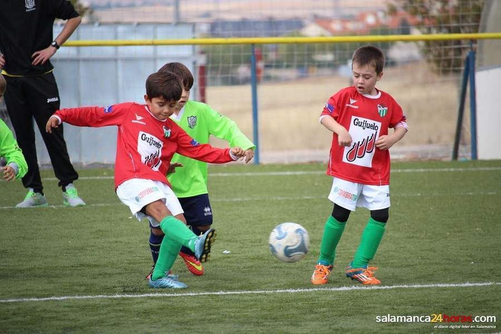 Los equipos de fútbol base buscan su lugar