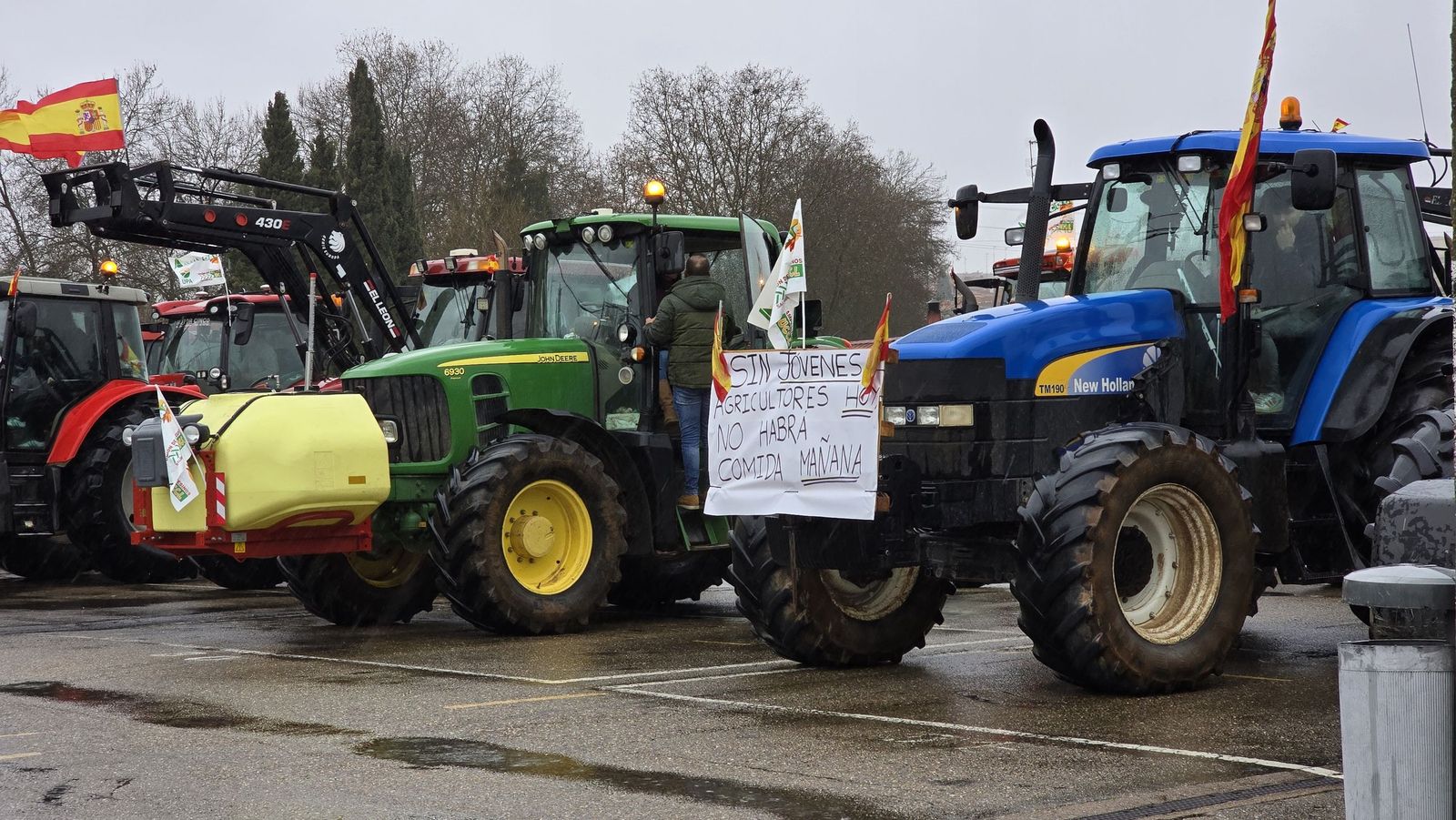 En imágenes la marcha con tractores y vehículos de campo en Salamanca en protesta contra Mercosur