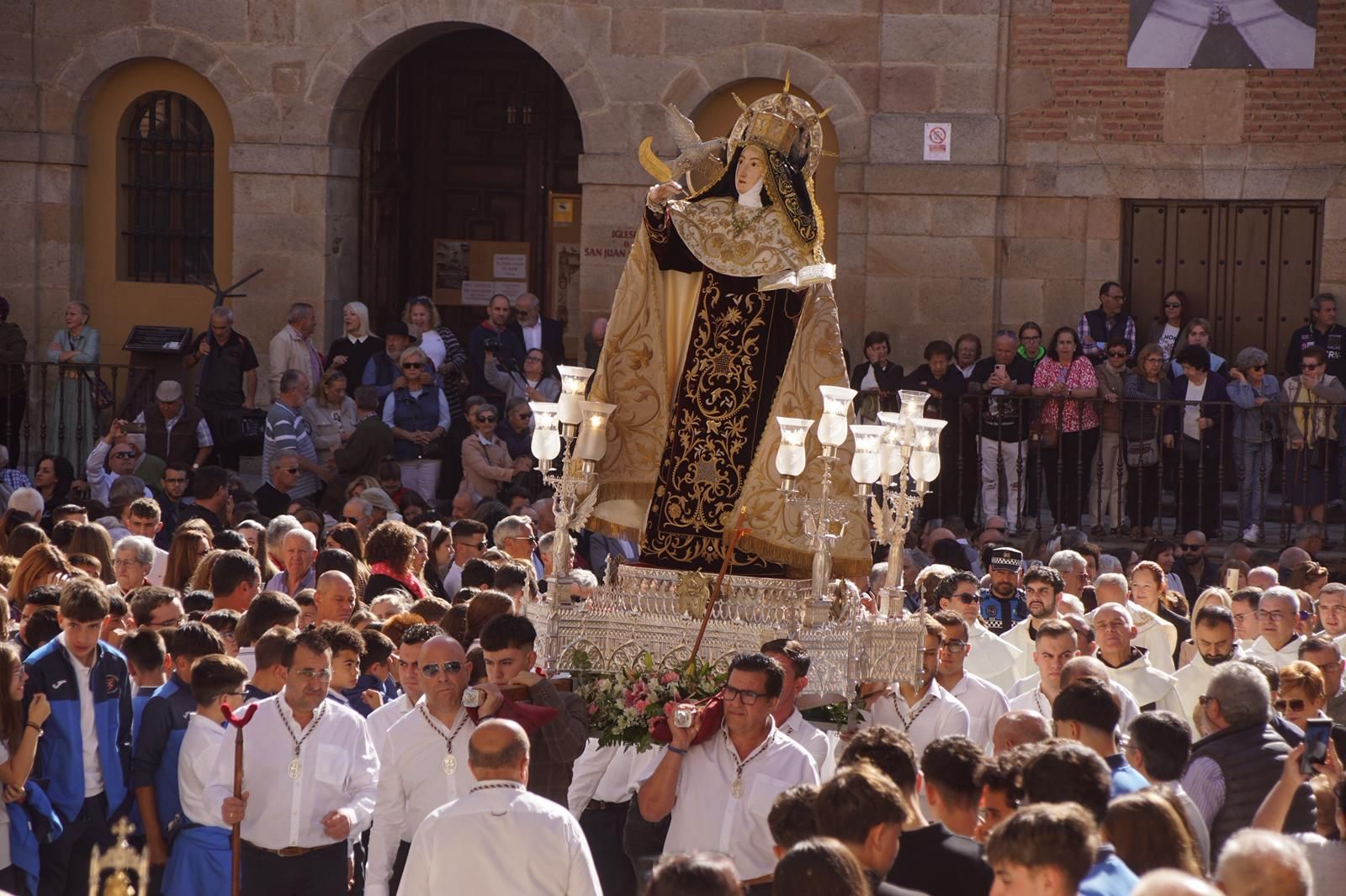 Salida procesión Santa Teresa en Alba de Tormes  (27).jpeg
