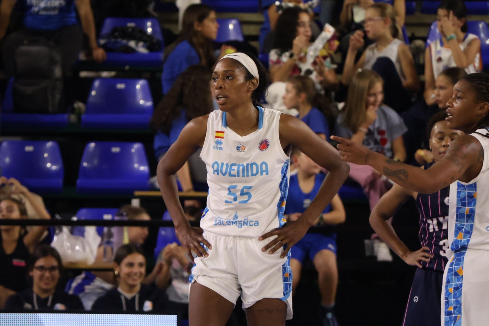 Perfumerías Avenida - Nyon Basket