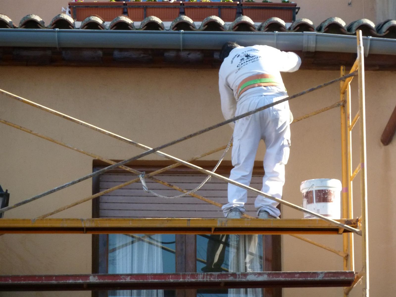 Albañil en una obra de construcción, en una imagen de archivo.   EUROPA PRESS