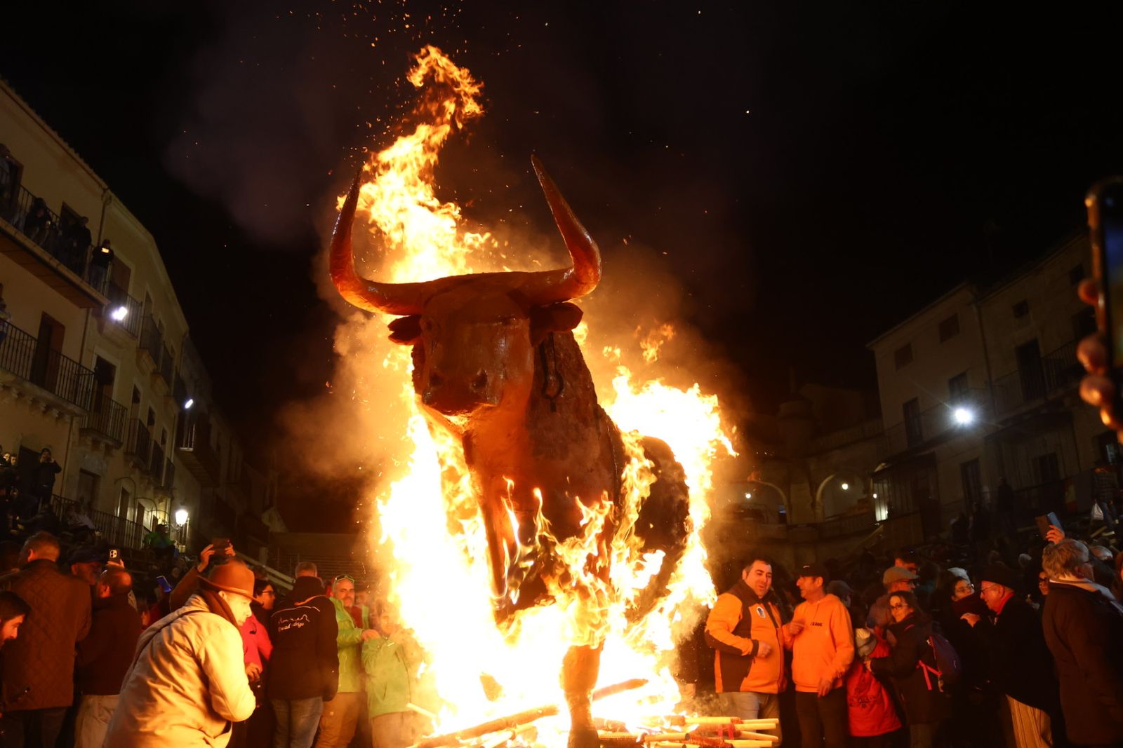 Pasacalles de cenizos en el Carnaval del Toro de Ciudad Rodrigo 2026