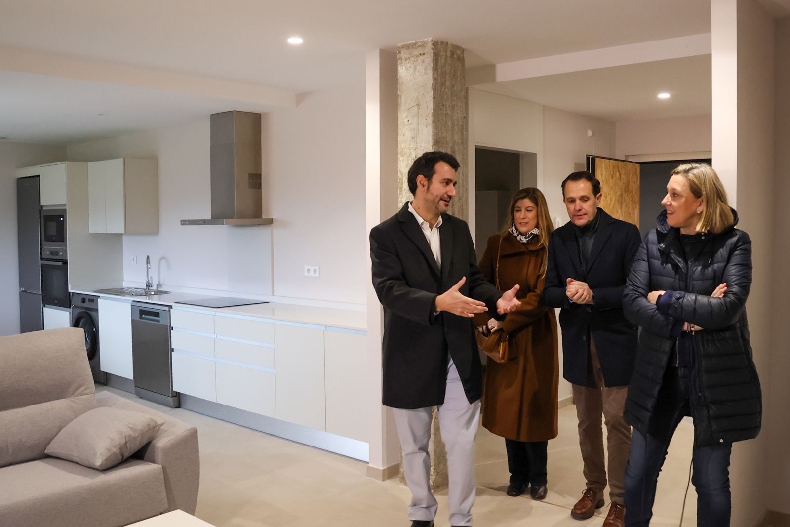 La vicepresidenta Isabel Blanco visitó algunas de las viviendas rehabilitadas