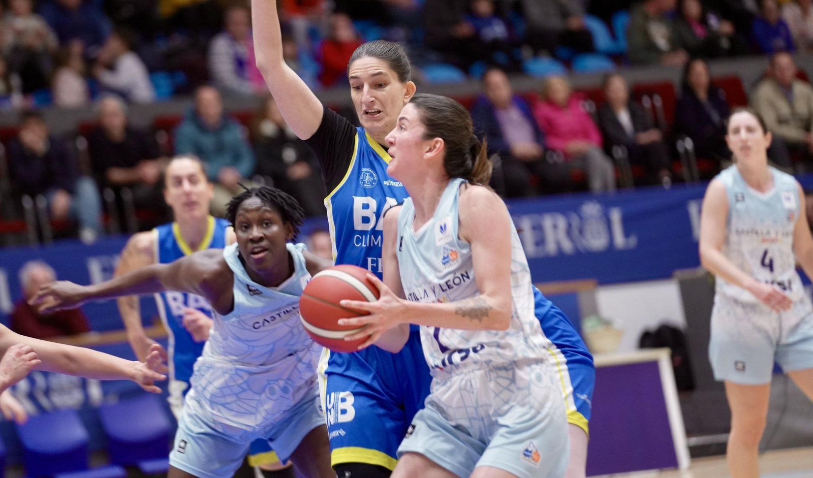 Olcay penetra ante Ferrol | FOTO CB AVENIDA