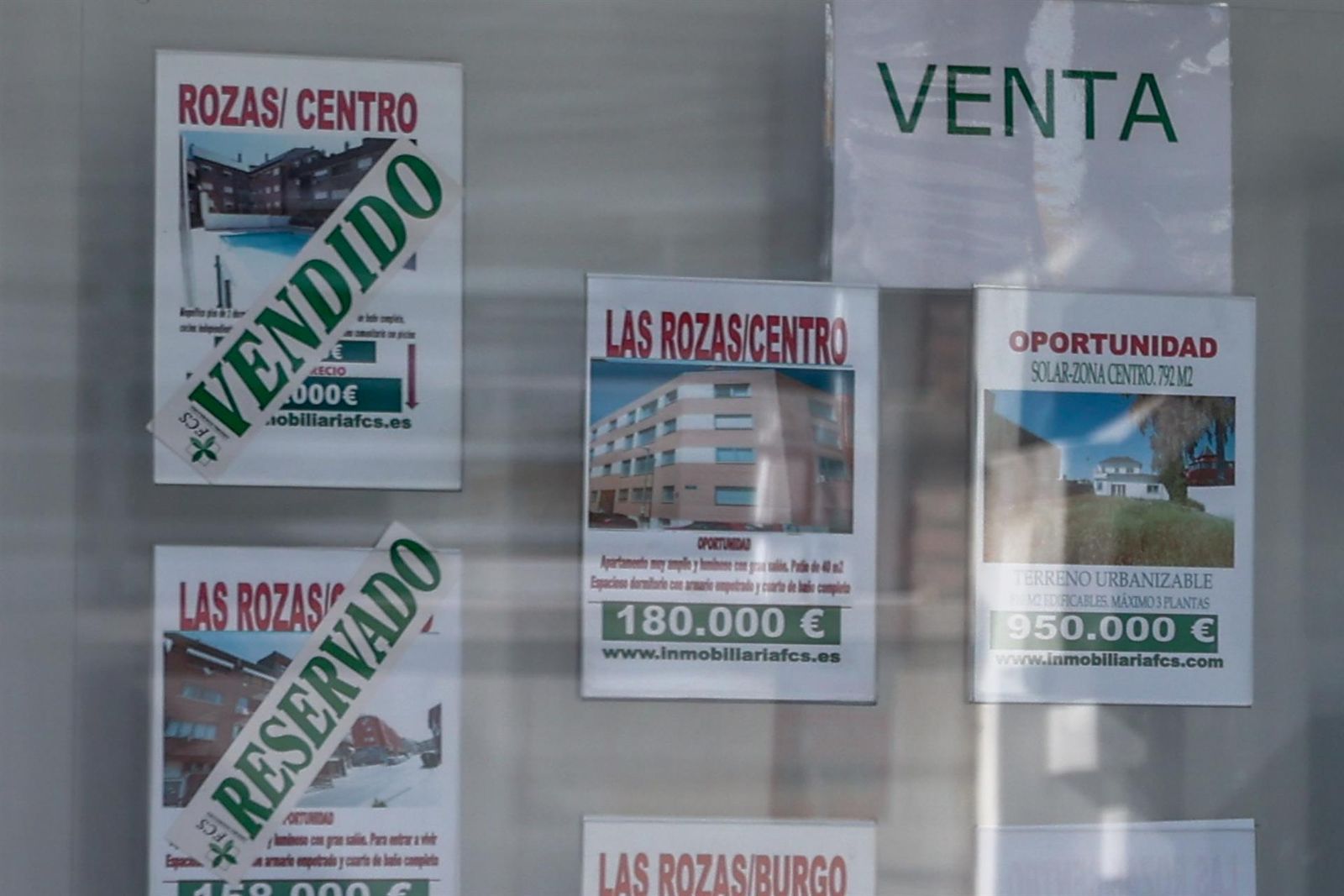 La compraventa de viviendas vuelve a tasas negativas tras desplomarse un 19,3% en marzo EP