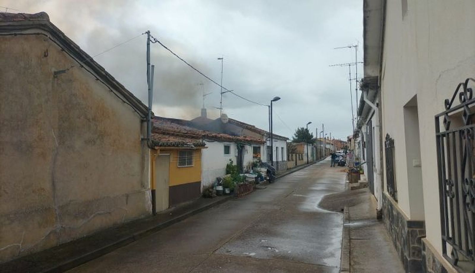Incendio en una casa de la Fuente de San Esteban Foto Ayuntamiento (1)