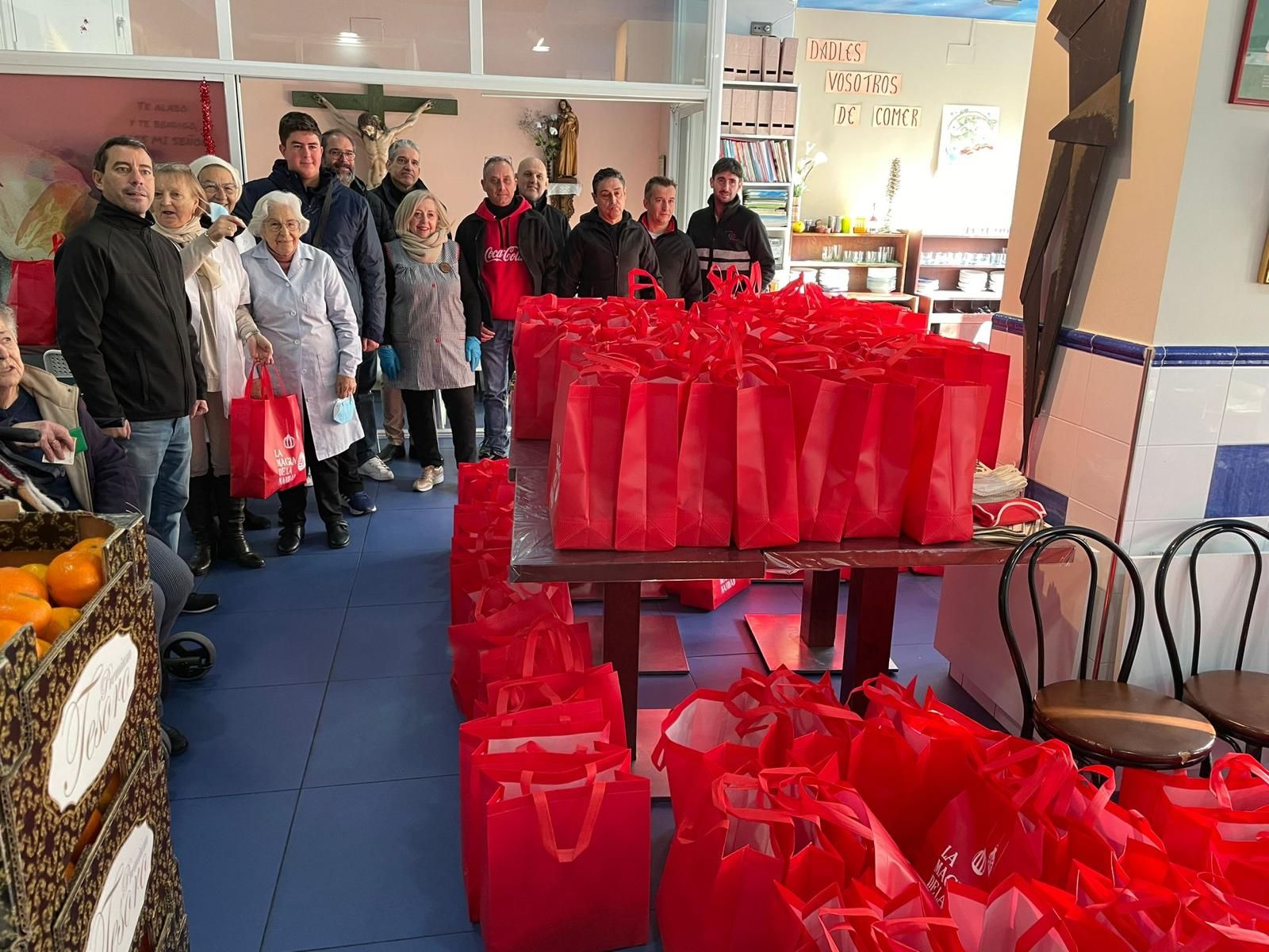 Coca-Cola se une a las ONG y entidades sociales en Salamanca para repartir 350 comidas a familias vulnerables