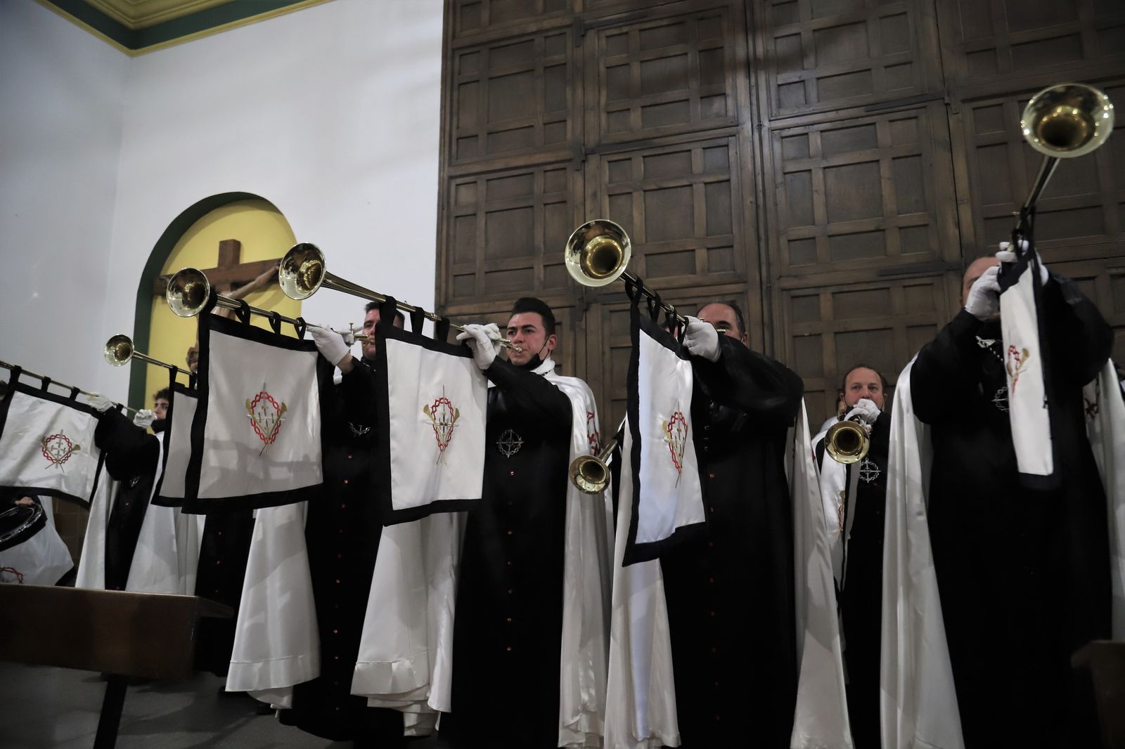Imagen de la banda de cornetas de la Tercera Caída en el Triduo de la Hermandad Foto María Lorenzo