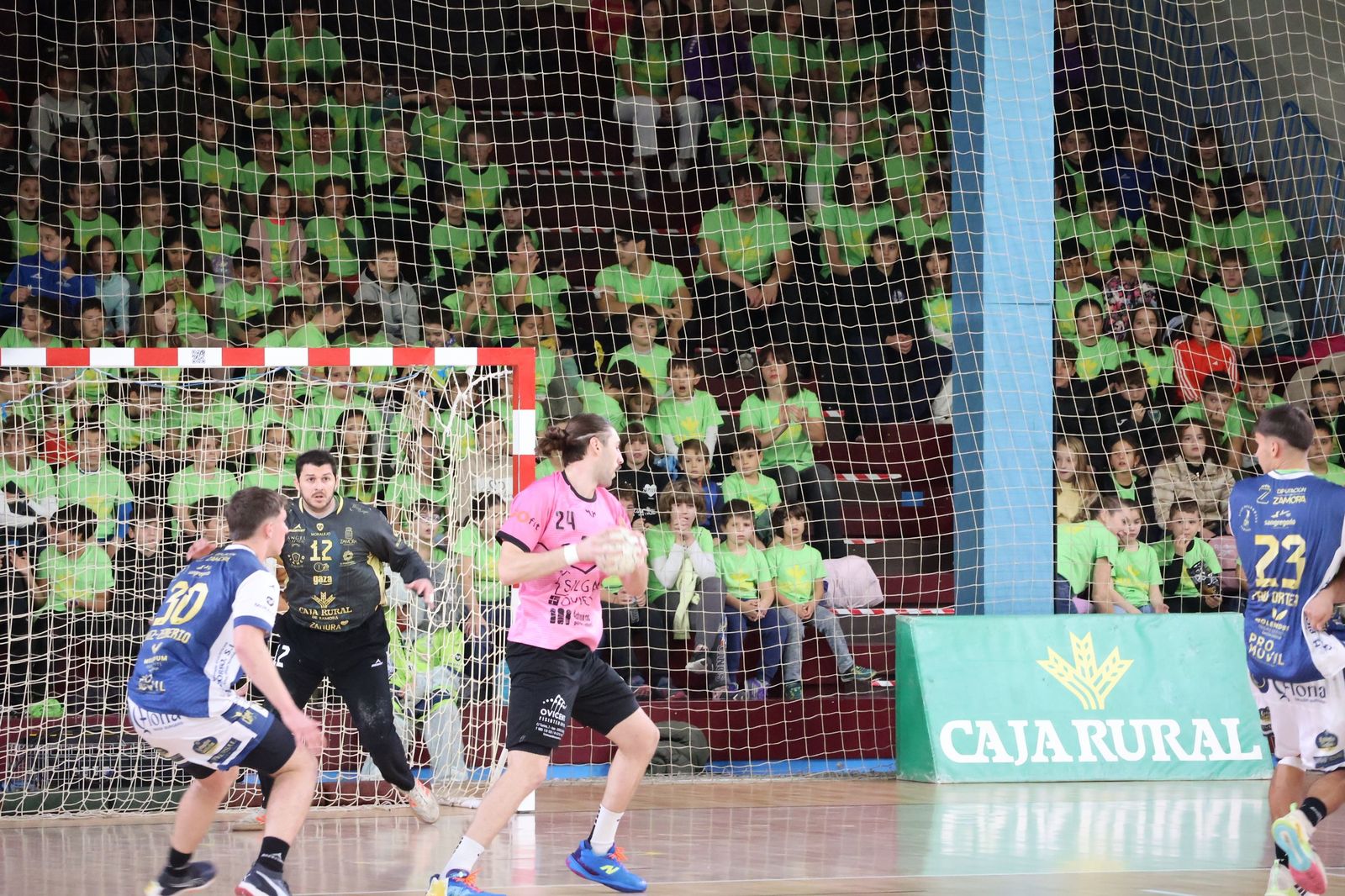 GALERÍA | El BM Zamora se juega consolidar el liderazgo frente a los asturianos del Auto-Center Principado Vetusta