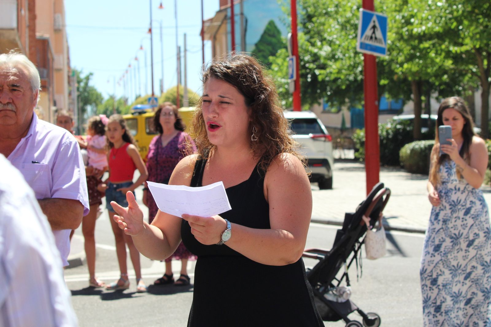 Misa solemne en honor a Santa Marta y a continuación procesión y vino español en el paseo fluvial.