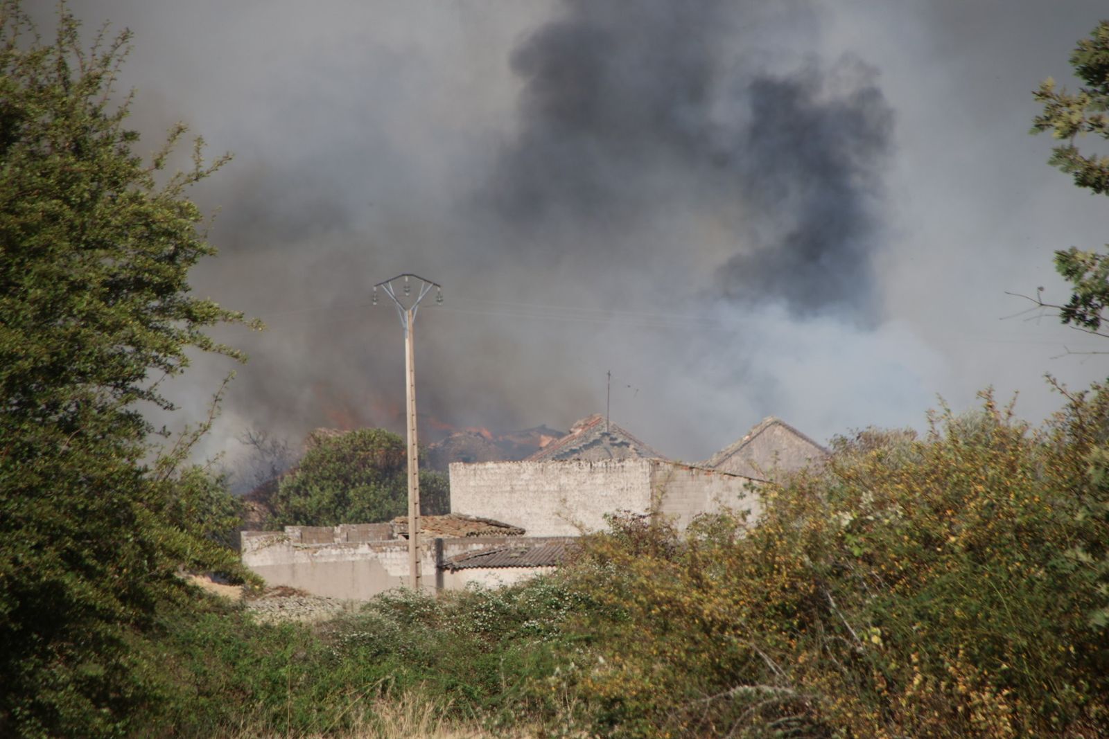 El incendio de Cipérez (IGR2) llega hasta Cerezal de Puertas