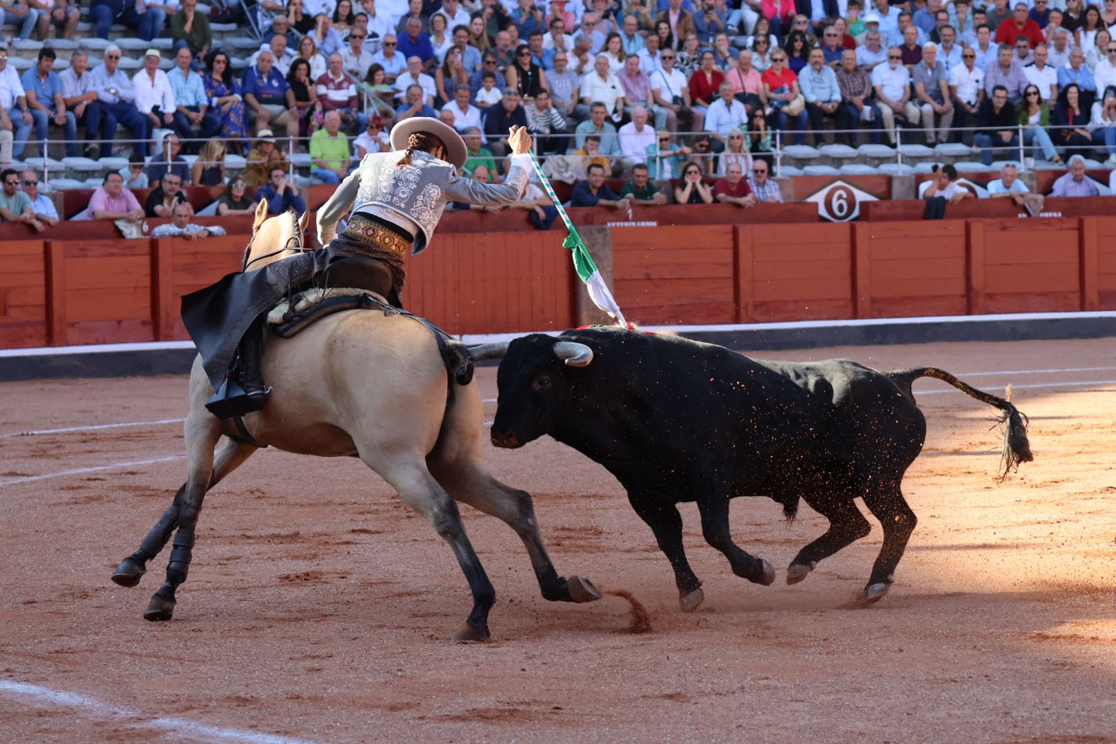 La Glorieta revive el aroma de la feria taurina con el primer festejo: Lea Vicens, Raquel Martín y Olga Casado