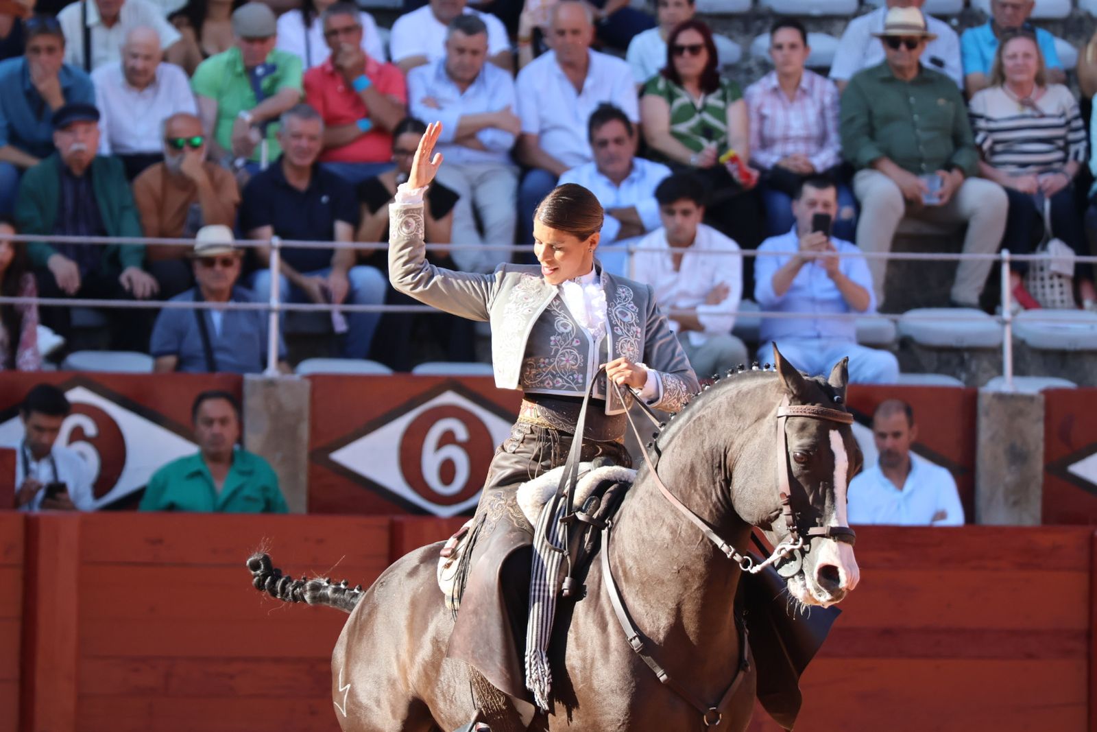 La Glorieta revive el aroma de la feria taurina con el primer festejo: Lea Vicens, Raquel Martín y Olga Casado