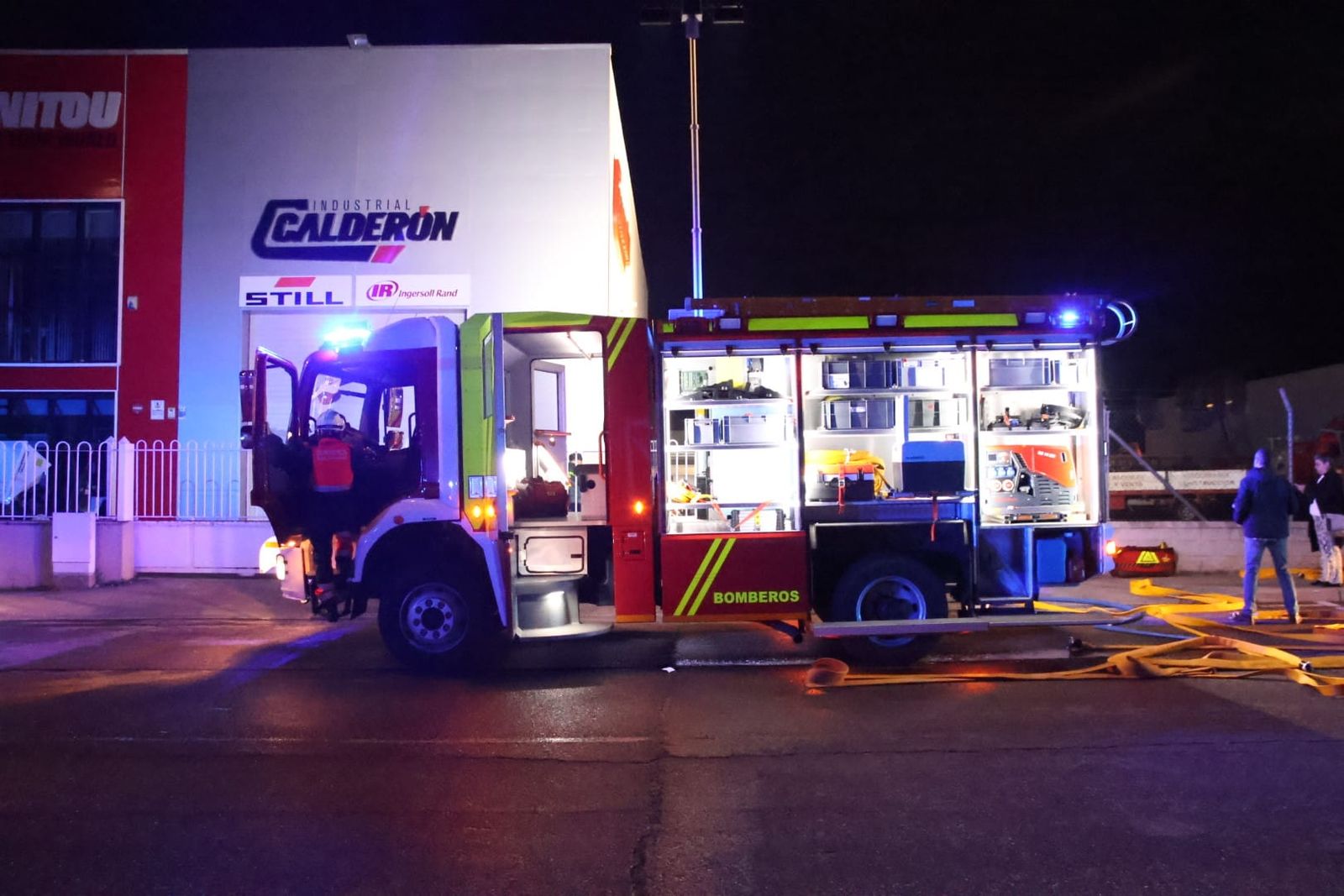 Explosión de una máquina en el polígono El Montalvo III. Fotos Andrea M.  (1)