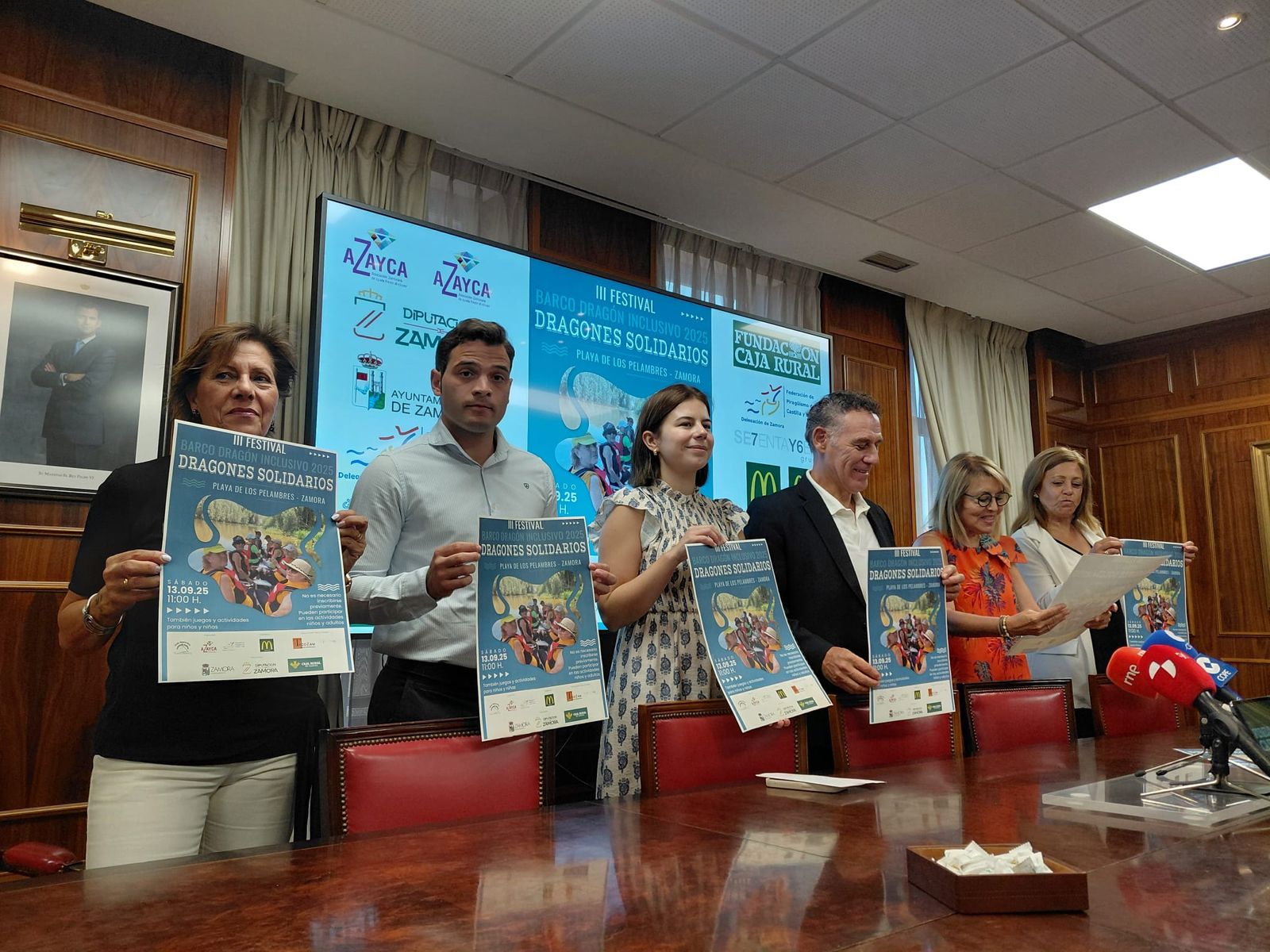 El Barco Dragón regresa al río Duero con cinco embarcaciones y más de 50 personas a bordo